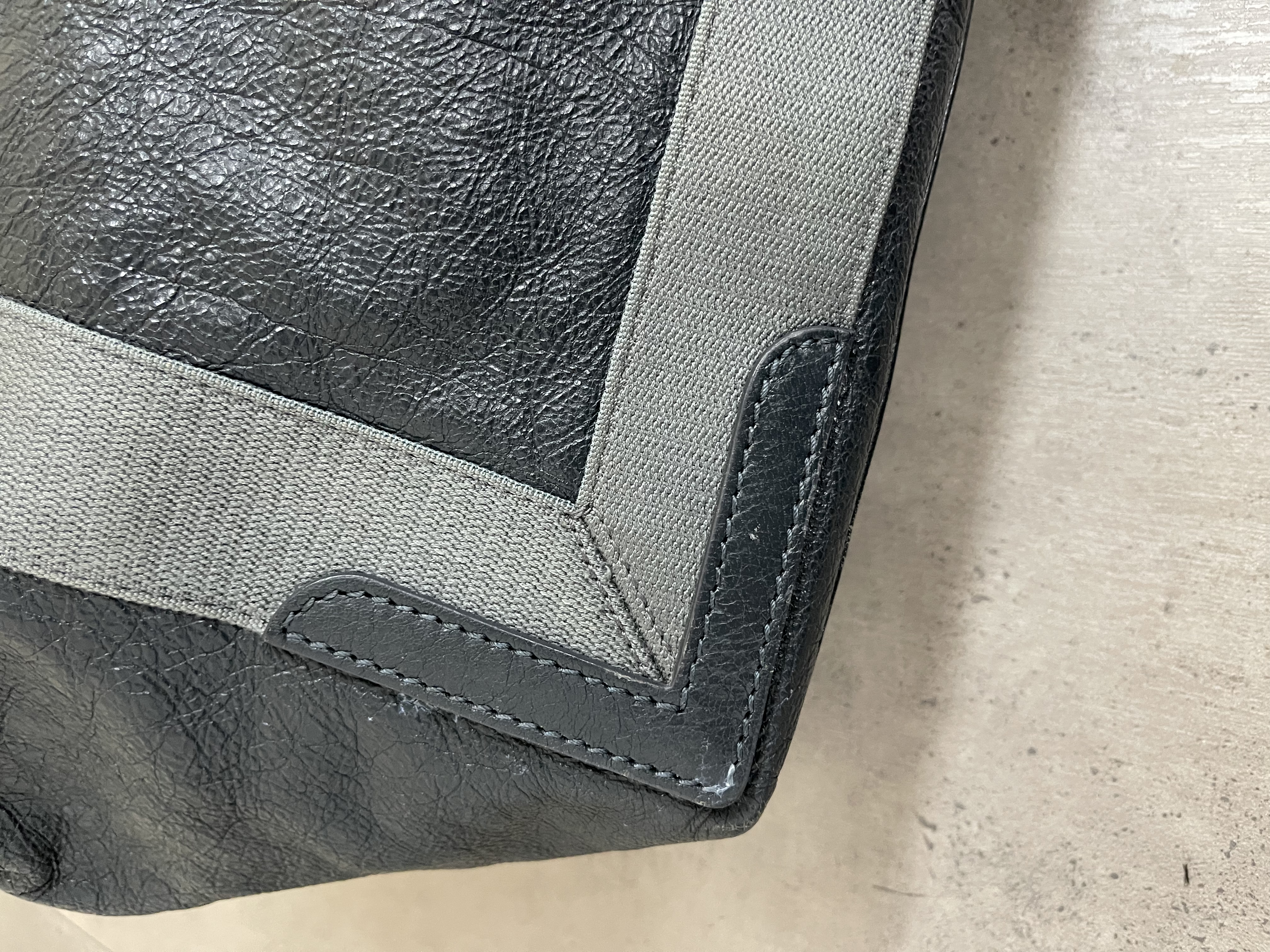 Pre-owned Balenciaga Navy Cabas XS tote bag/ Product Code: 25012702