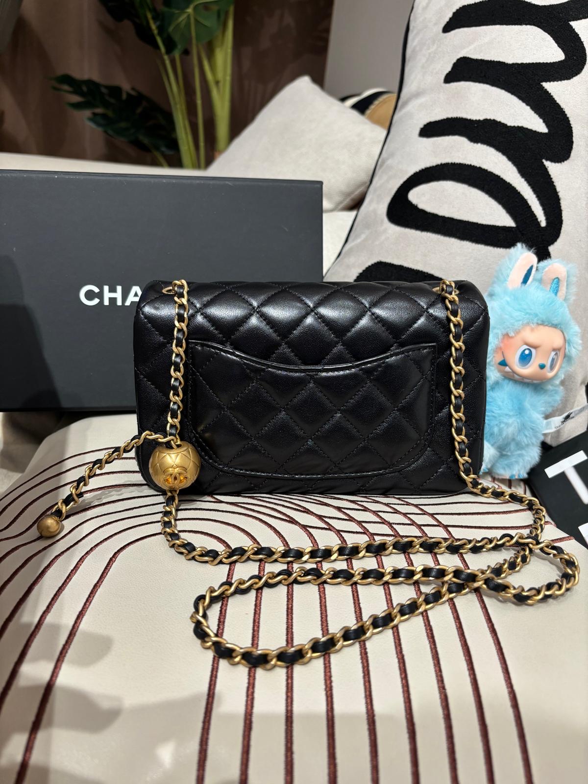 Chanel Mini flap bag with pearl crush 金球cf20 AS1787 ,100%Authentic ,99%new ✅晶片✅dust bag✅盒