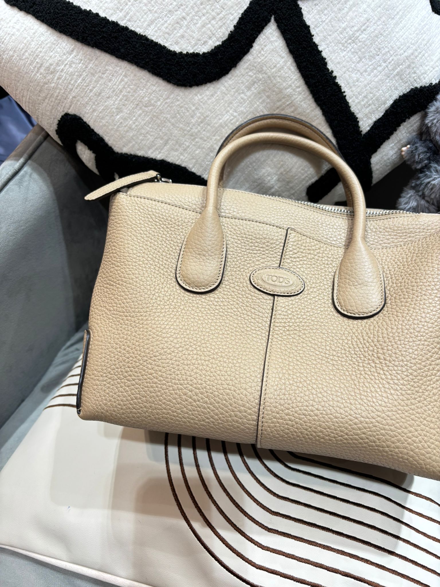TOD’S Beige Calfskin Di Bag 2 way bag with pouch 米色小牛皮 100%Authentic, 98%anew ✅Strap✅Dust bag