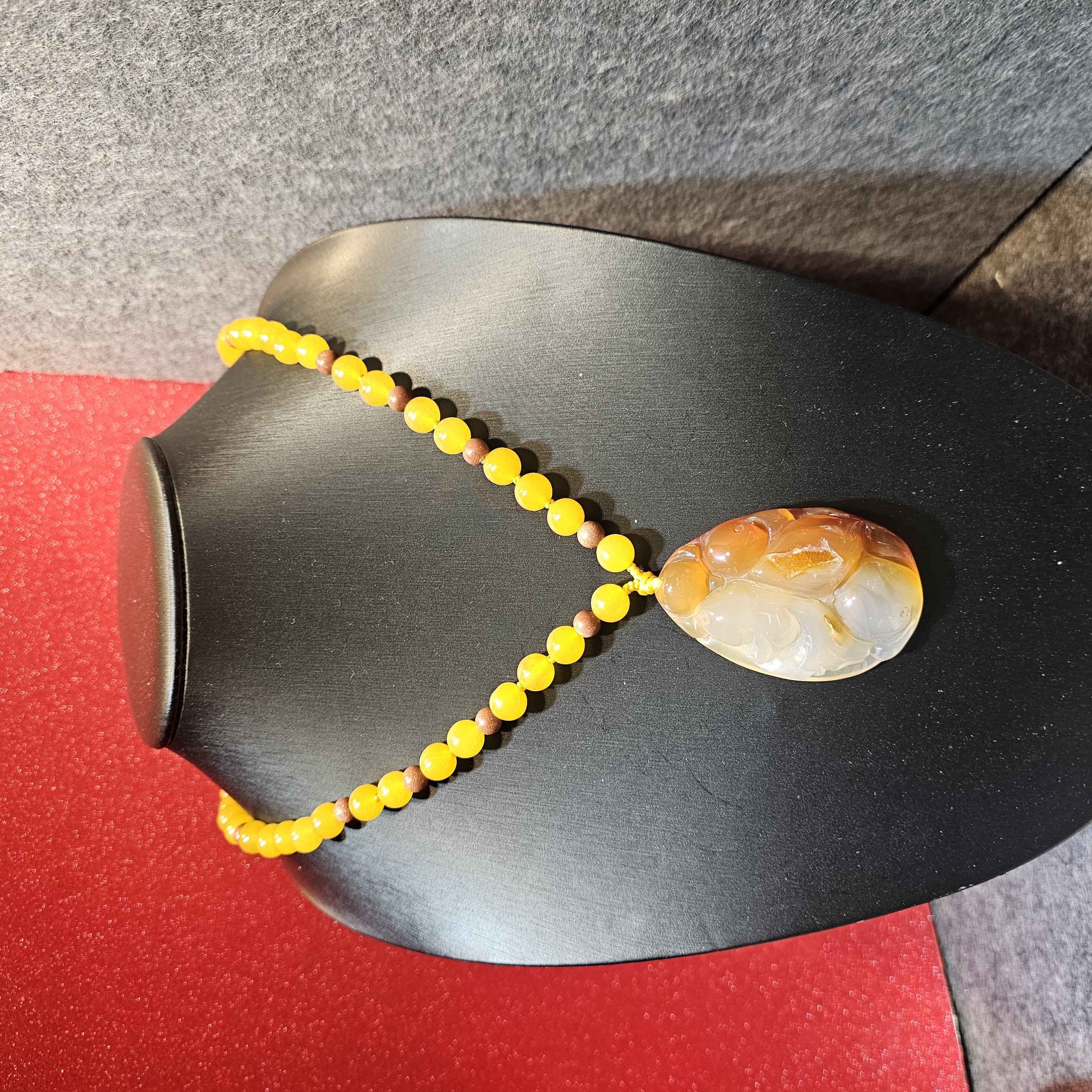 紅瑪瑙晶體花件黃玉金沙織繩頸鏈