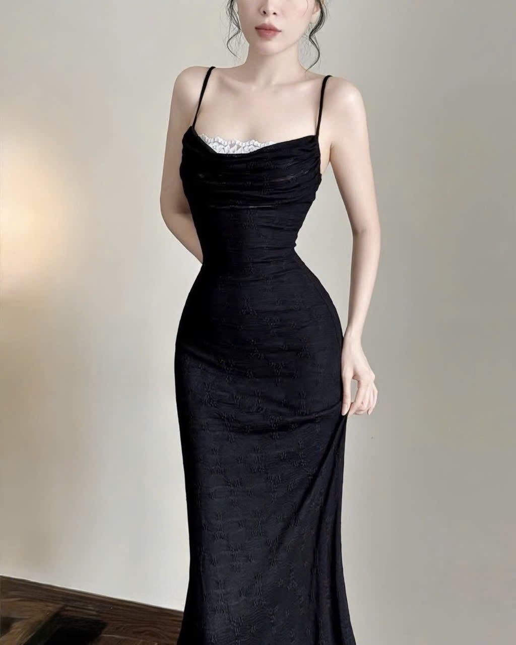 復古風蕾絲邊緊身洋装