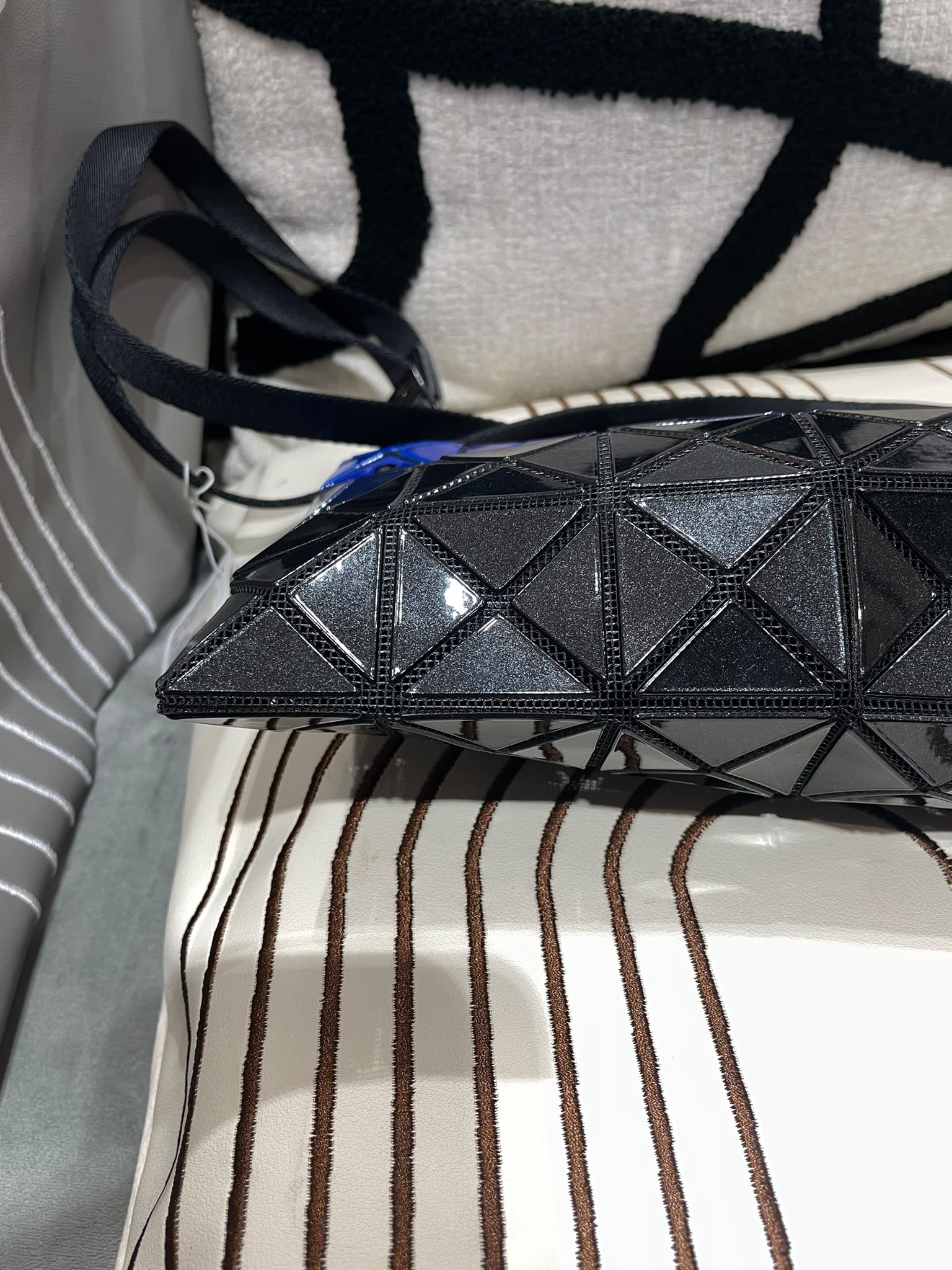 Issey miyake BaoBao crossbody Bag  100%Authentic,98%new