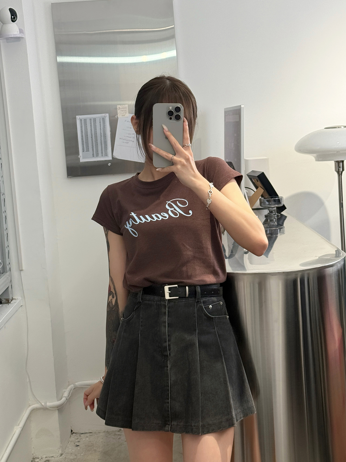 𝐒𝐭𝐫𝐞𝐭𝐜𝐡𝐲 𝐜𝐨𝐧𝐭𝐫𝐚𝐬𝐭 𝐥𝐨𝐠𝐨 𝐟𝐢𝐭𝐭𝐞𝐝 𝐭𝐨𝐩