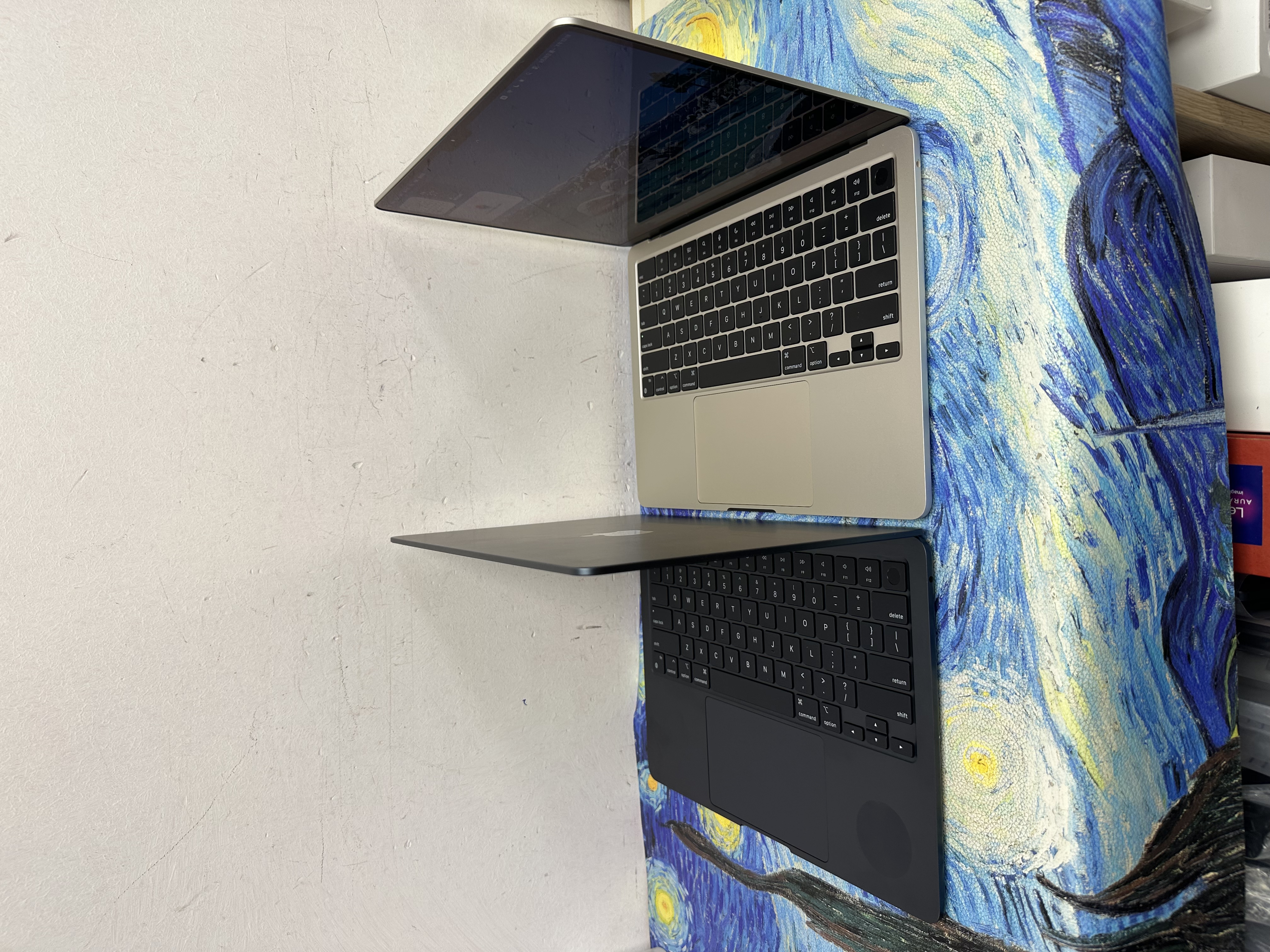 APPLE  MacBook Air M2 2023 M2 CPU/16GB Ram/256GB SSD/8核心GPU/Liquid Retina Mon/13吋/午夜藍,星光色/Gaming Laptop / Notebook / MacBook Pro / Apple