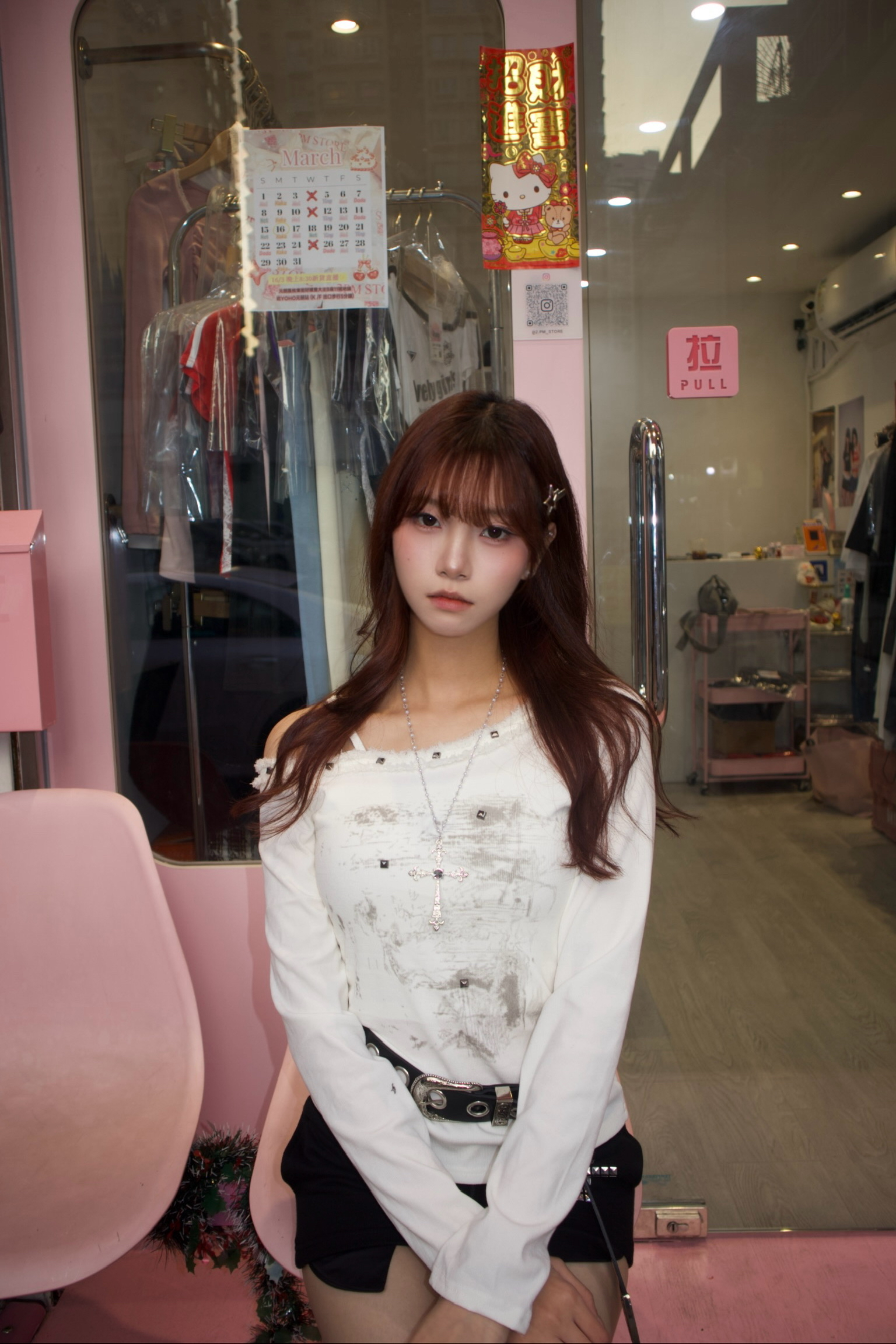 韓國單肩窩釘塗鴉top