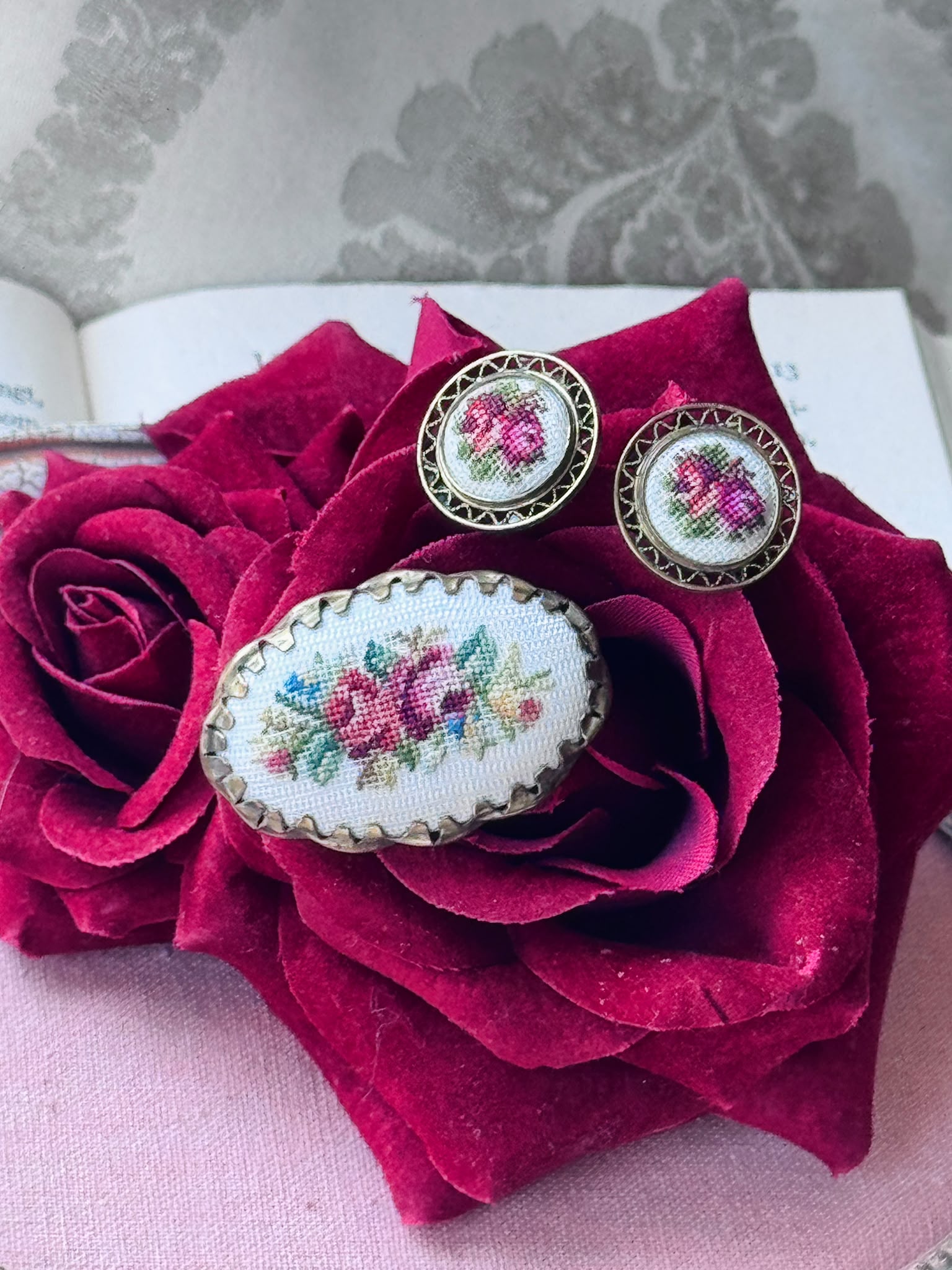 C.a. 1950s Stamped "Made in Austria" Petit Needlepoint Clip Earrings & Brooch Set (NZ115)