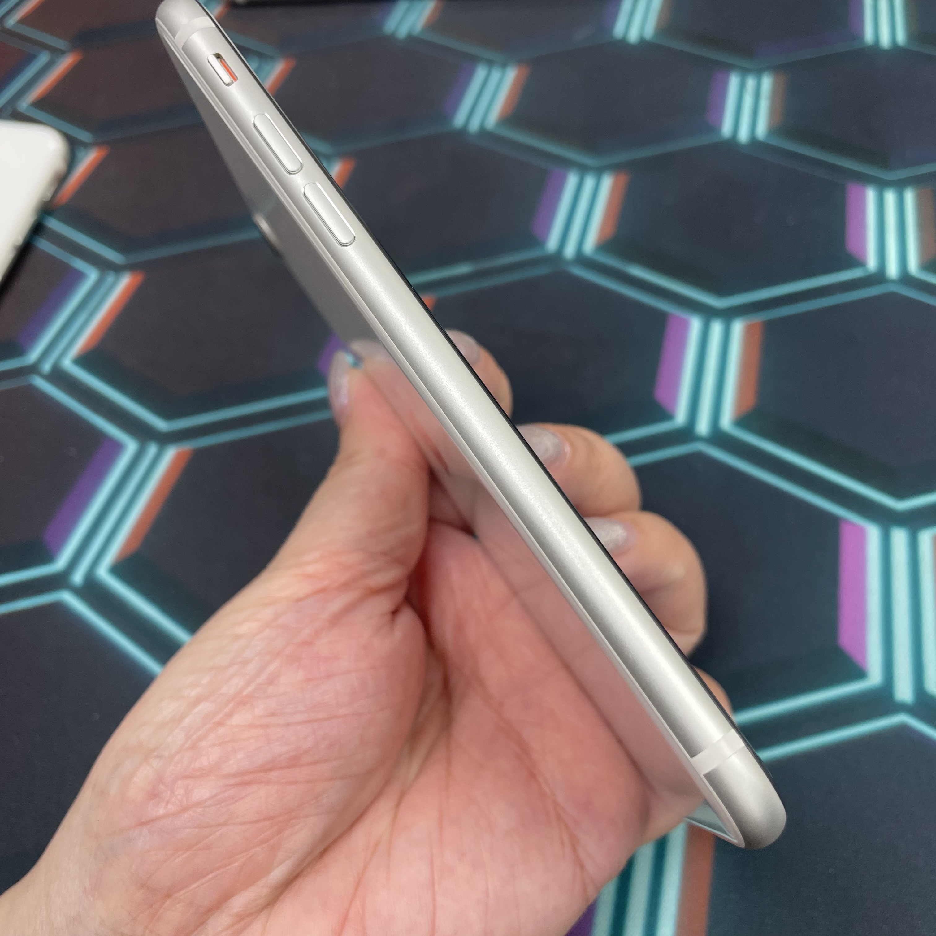 *7054 SE 2 完美機 128GB 電74 白色 white