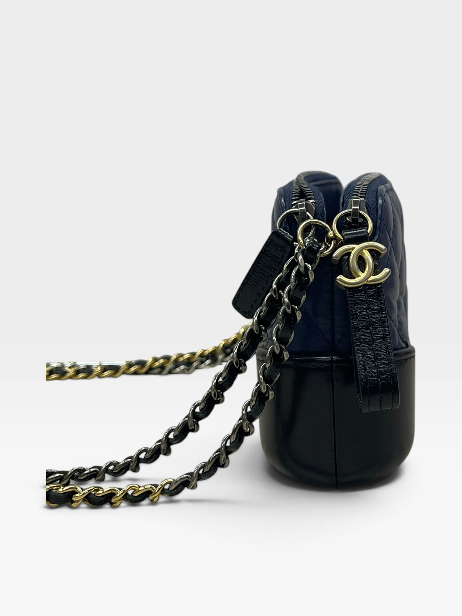 Pre-Owned CHANEL Mini Hobo Bag / Product Code: 090301
