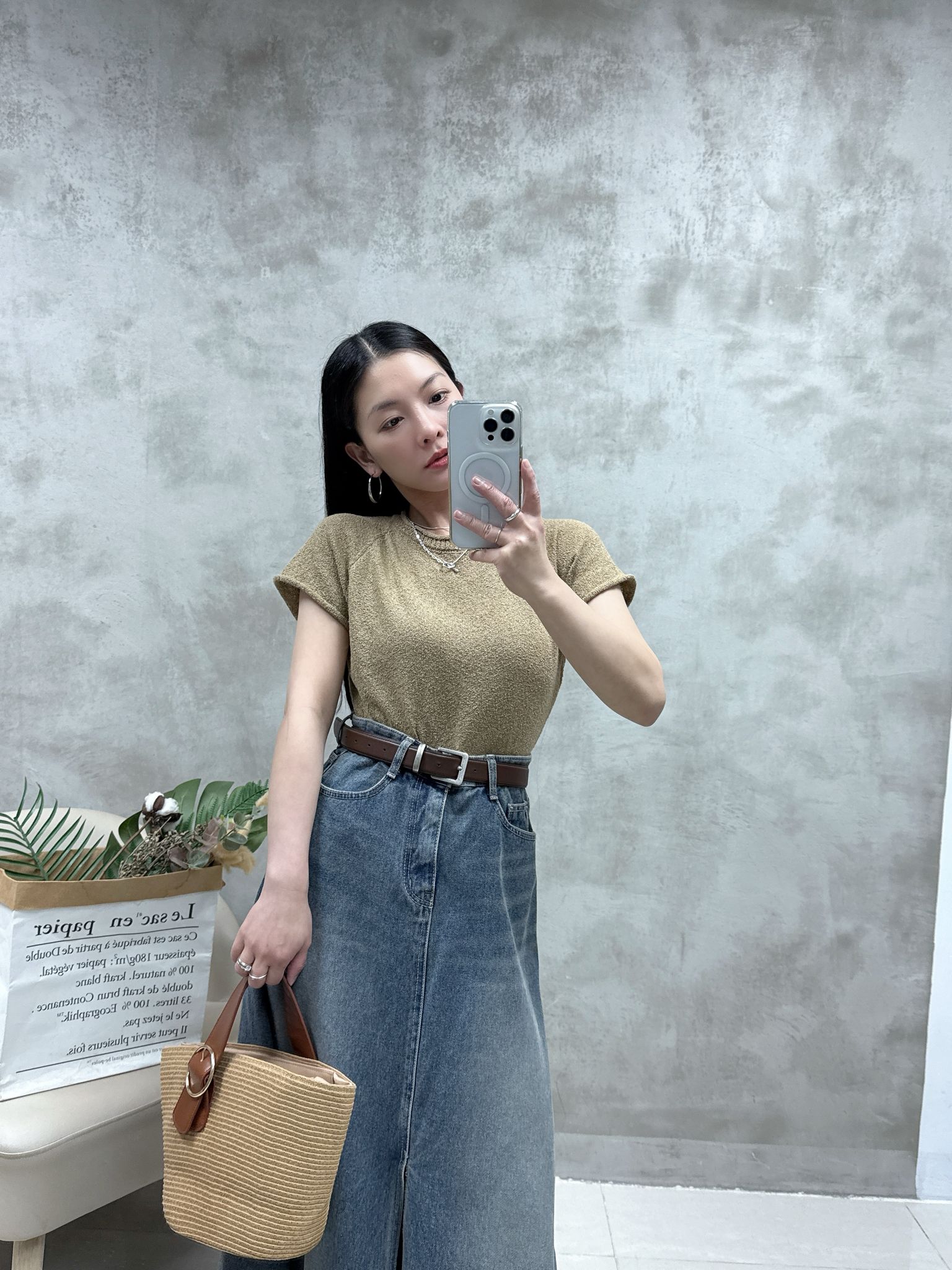 A09 捲邊凈色針織Top