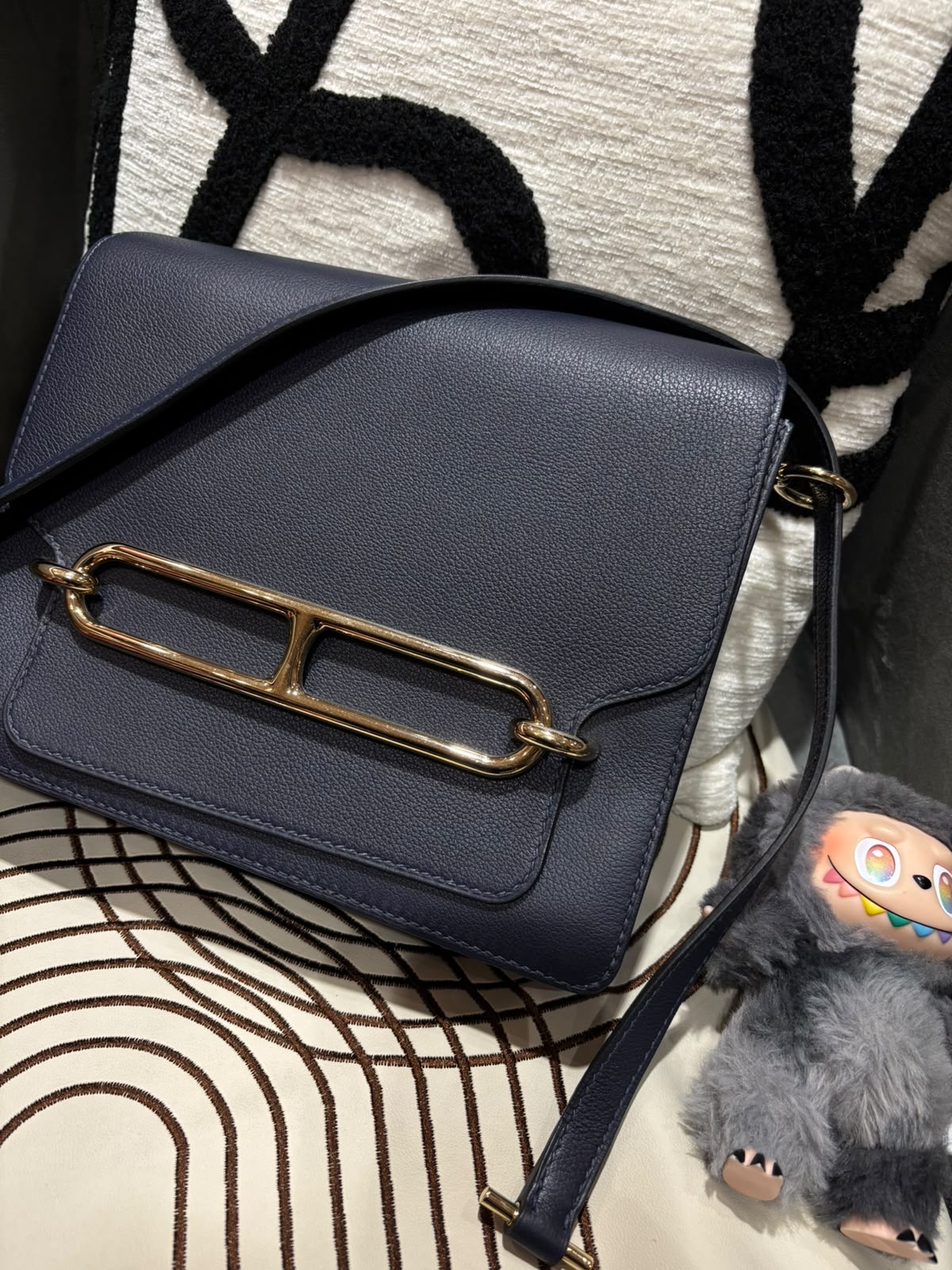 Hermes ROULIS 23,STAMP Y  海軍藍色 100%Authentic, 98%new  ✅dust bag ✅box