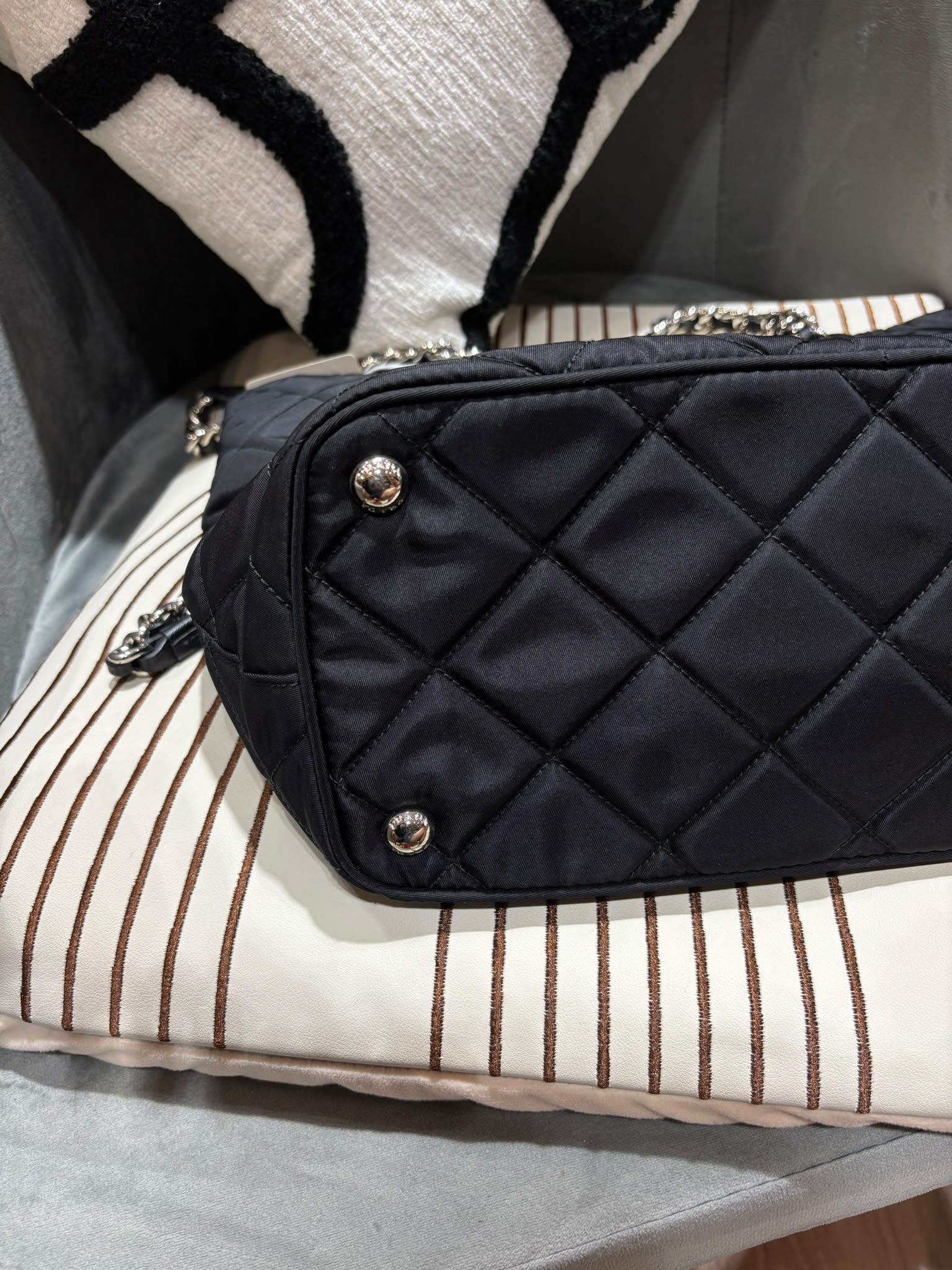 Prada nylon zip shoulder bag 拉鍊tote bag 100%Authentic ,98%new✅dust bag
