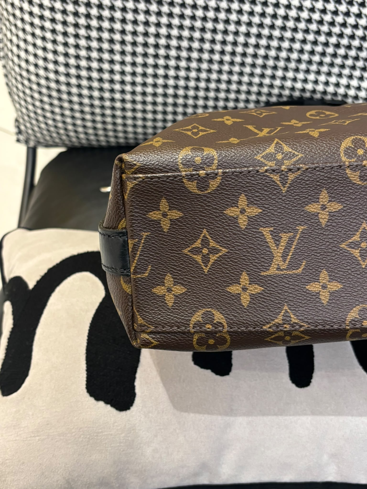 Lv Macassar Kitan 2 way bag tote M40388 100%Authentic,95%new✅dust bag 