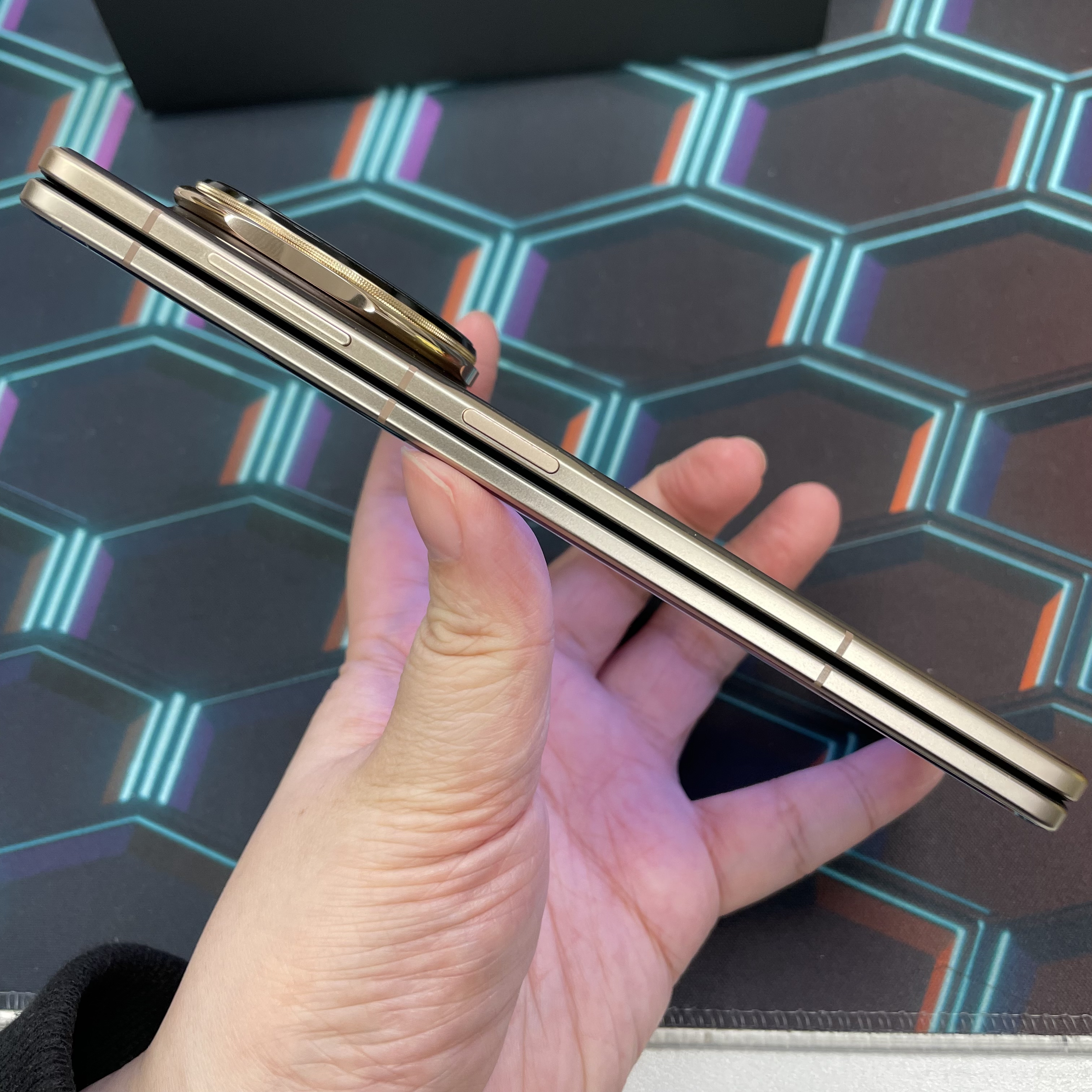 *6113 Honor Magic V5 完美機 16+512GB 金色 gold