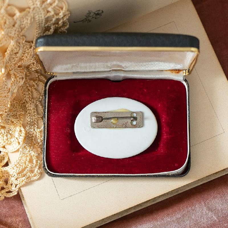 Vintage Romantic Scenic Landscape Picture on Porcelain Brooch (MT1375)