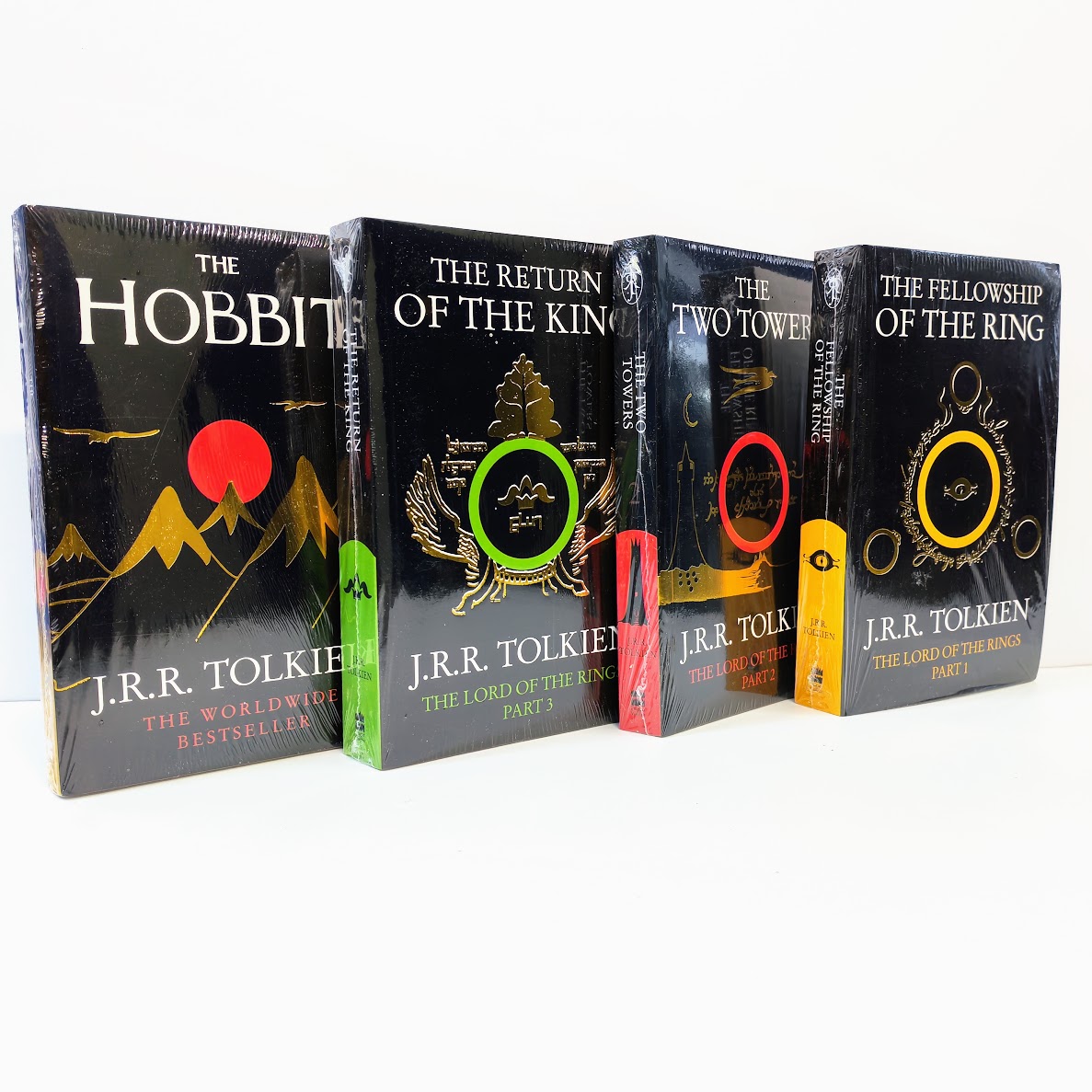The Lord of Rings 4 books   The Hobbit / The Fellowship of the Ring / The Two Towers / The Return of the King 暢銷小說  魔戒三部曲指環王  A47