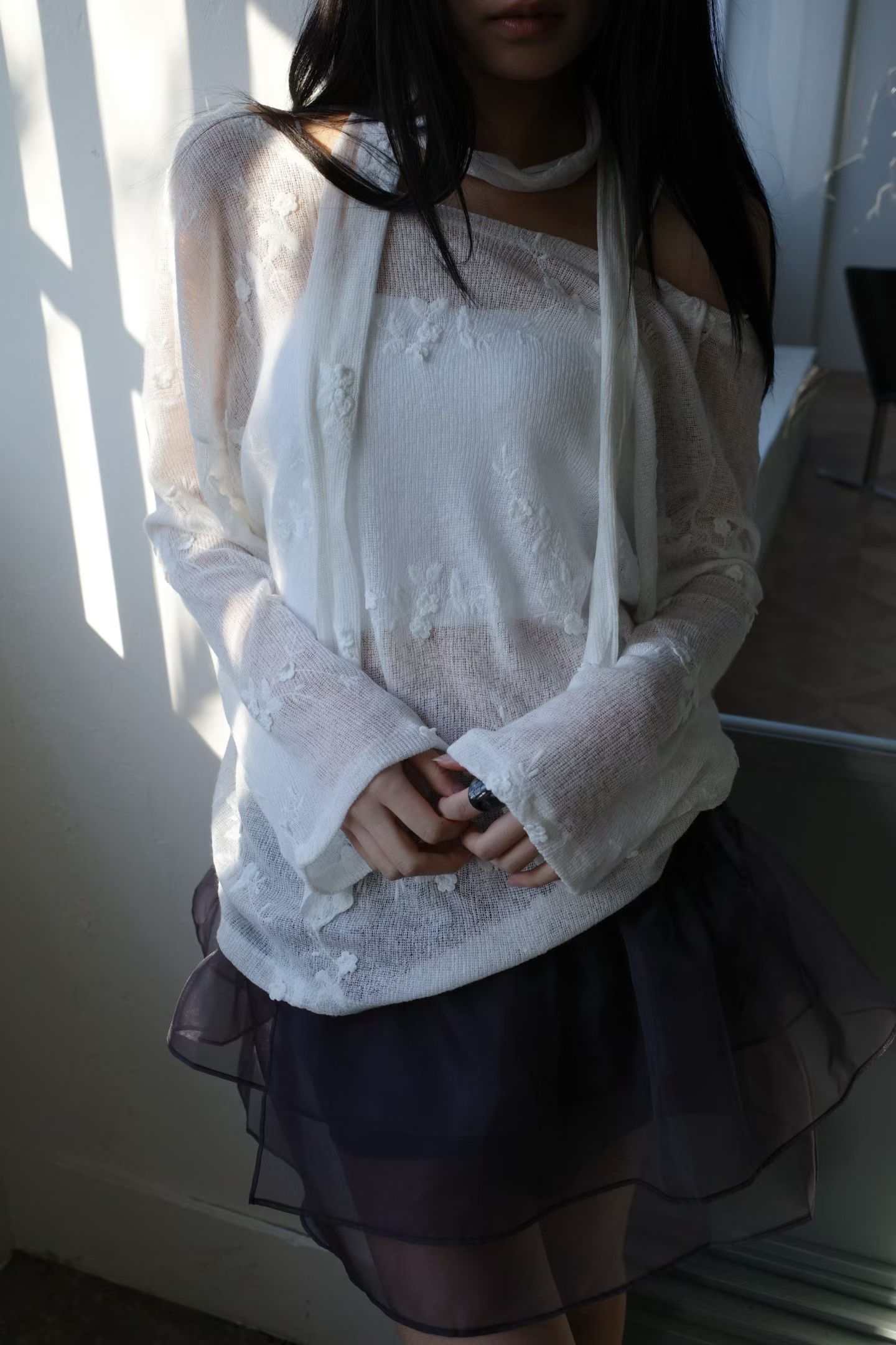 Two-way knot embroidered top (Ivory)