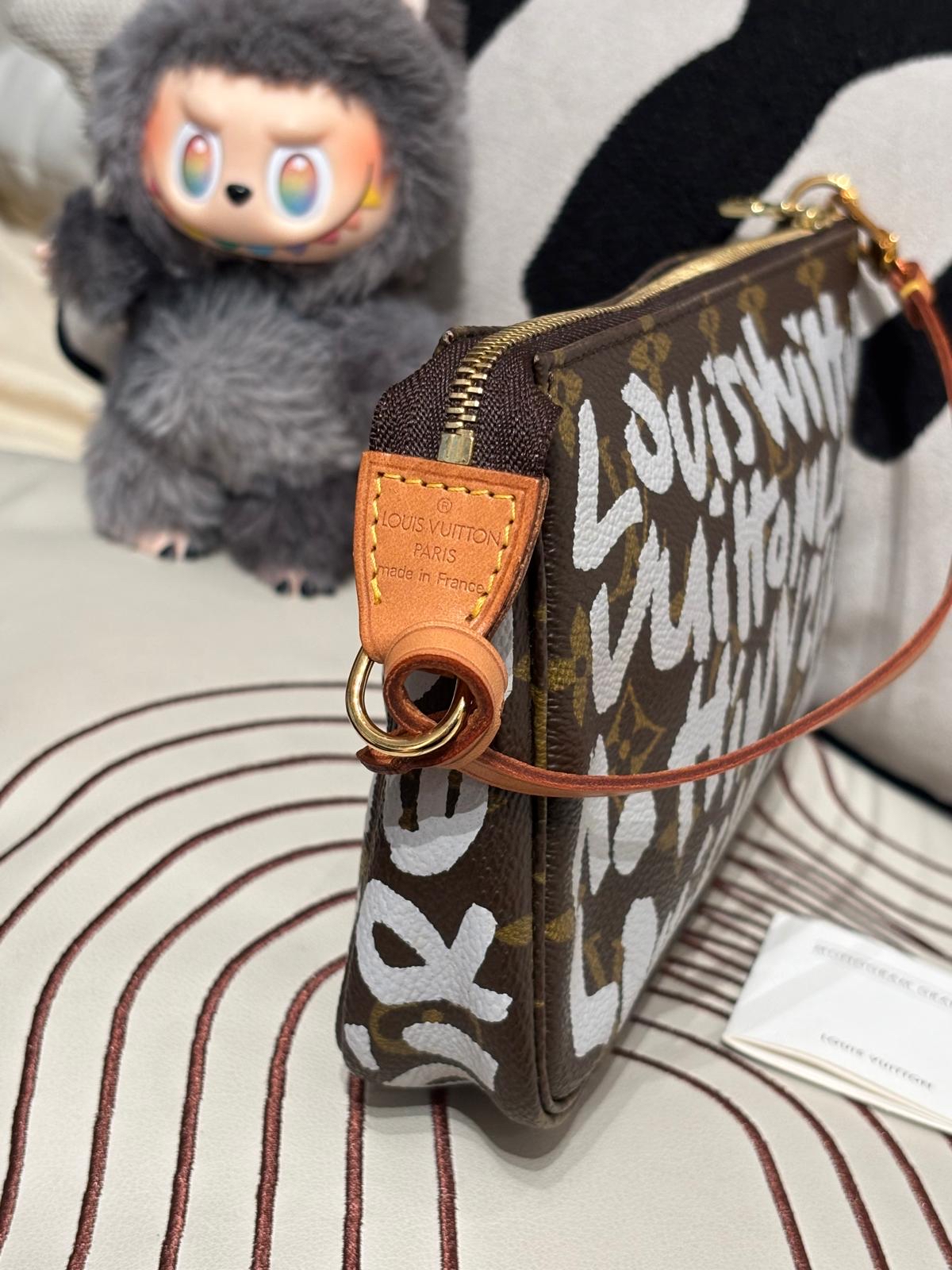 LV Stephen Sprouse Graffiti Pochette Bag 限量版 100%Authentic, 98%New ✅Dust Bag ✅Box