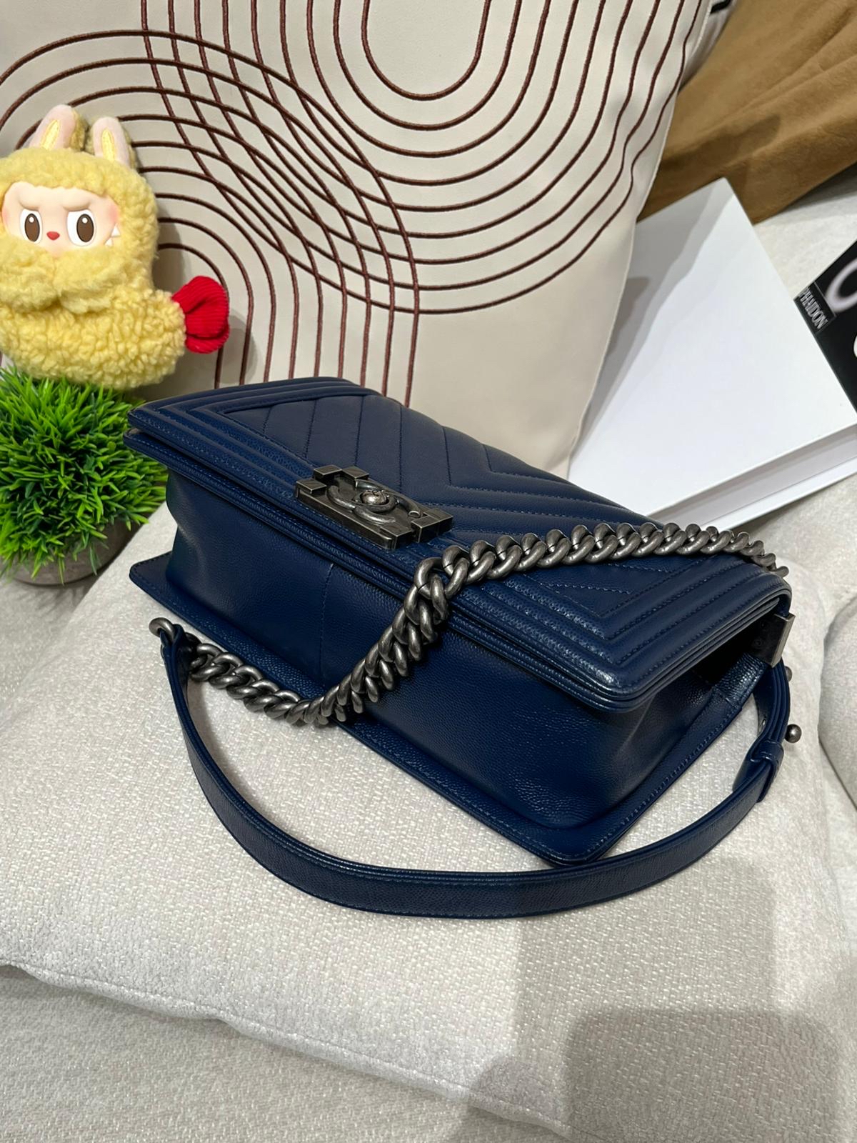 Chanel Boy 25cm 荔枝牛皮V紋復古銀扣 100%Authentic, 98%New ✅26Card✅Dust bag