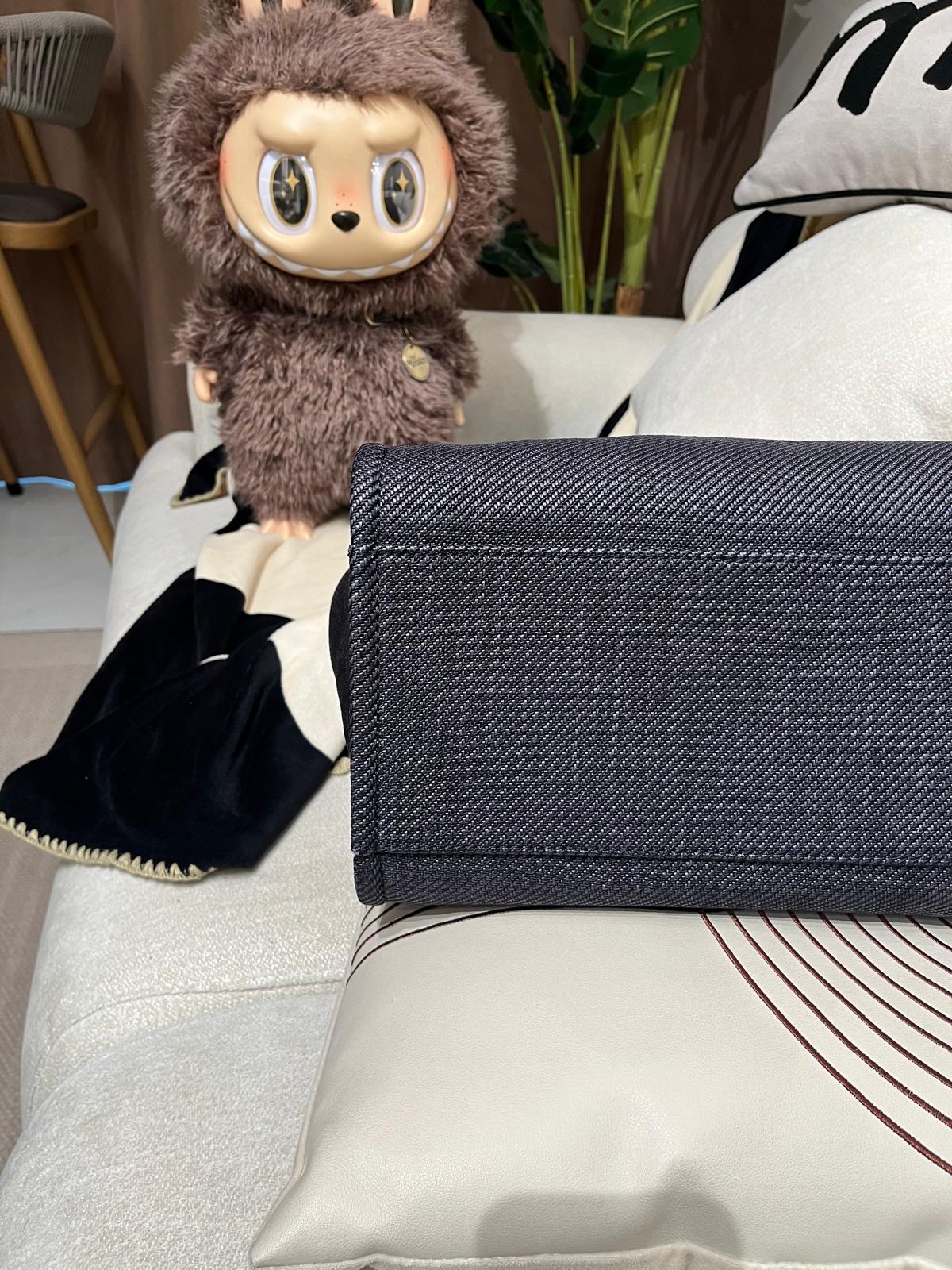 Chanel Deauville tote bag  100%Authentic, 98%new ✅香港專門店收據✅card✅dust bag✅box