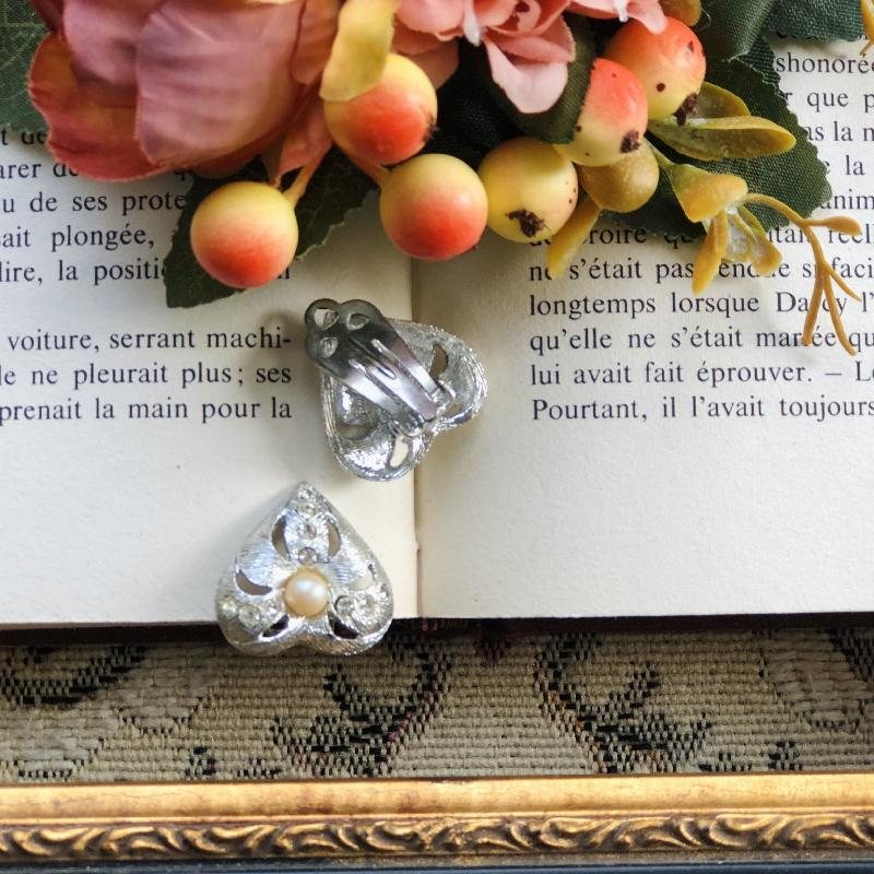 Vintage c.a. 1960s Reversed Heart Shape /Lily Pad Silver Tone Clip Earrings(MT1853-4)