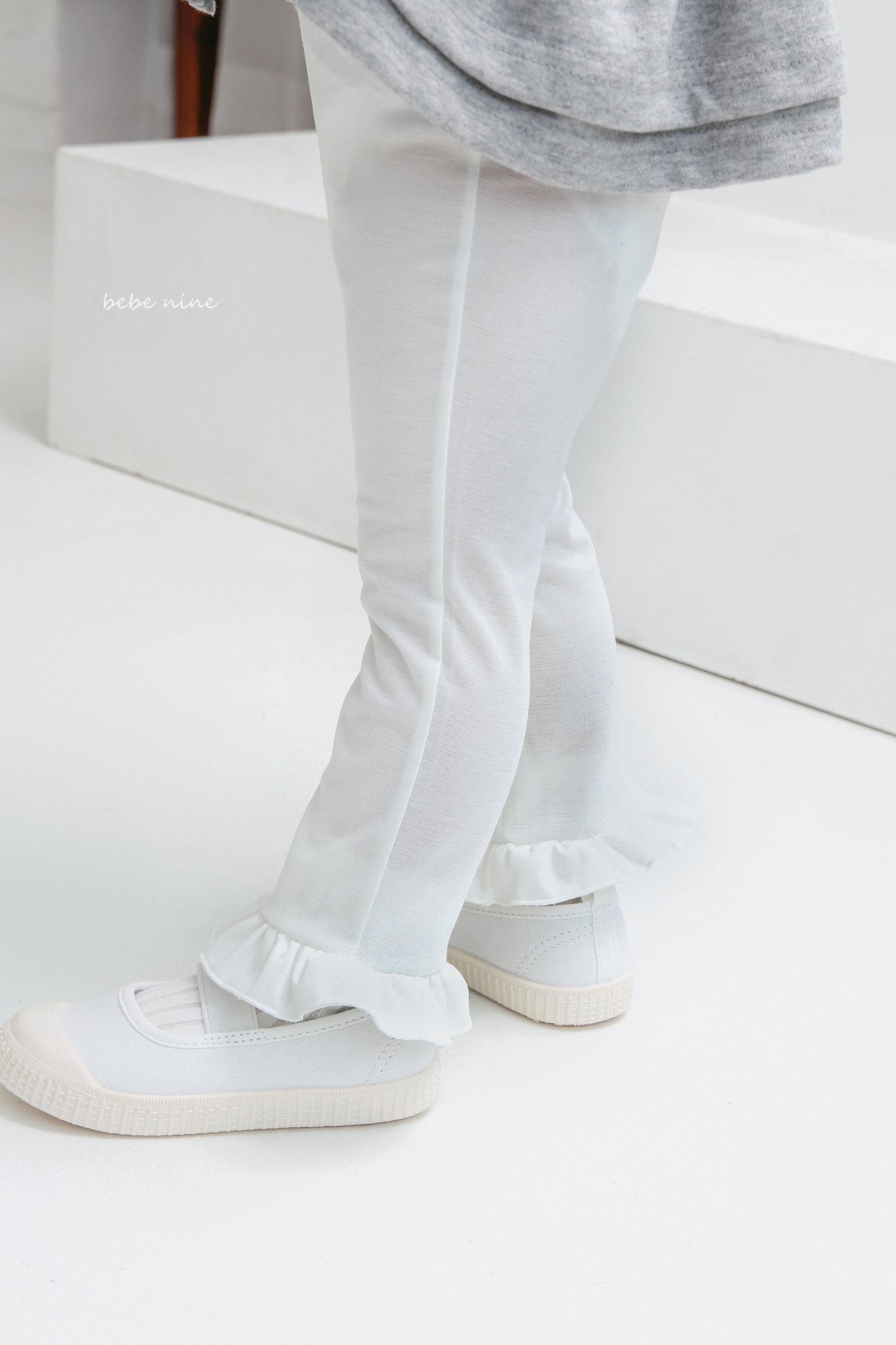 🌸預訂 韓國直送🌸🇰🇷Bebenine兩色時尚荷葉邊緊身褲