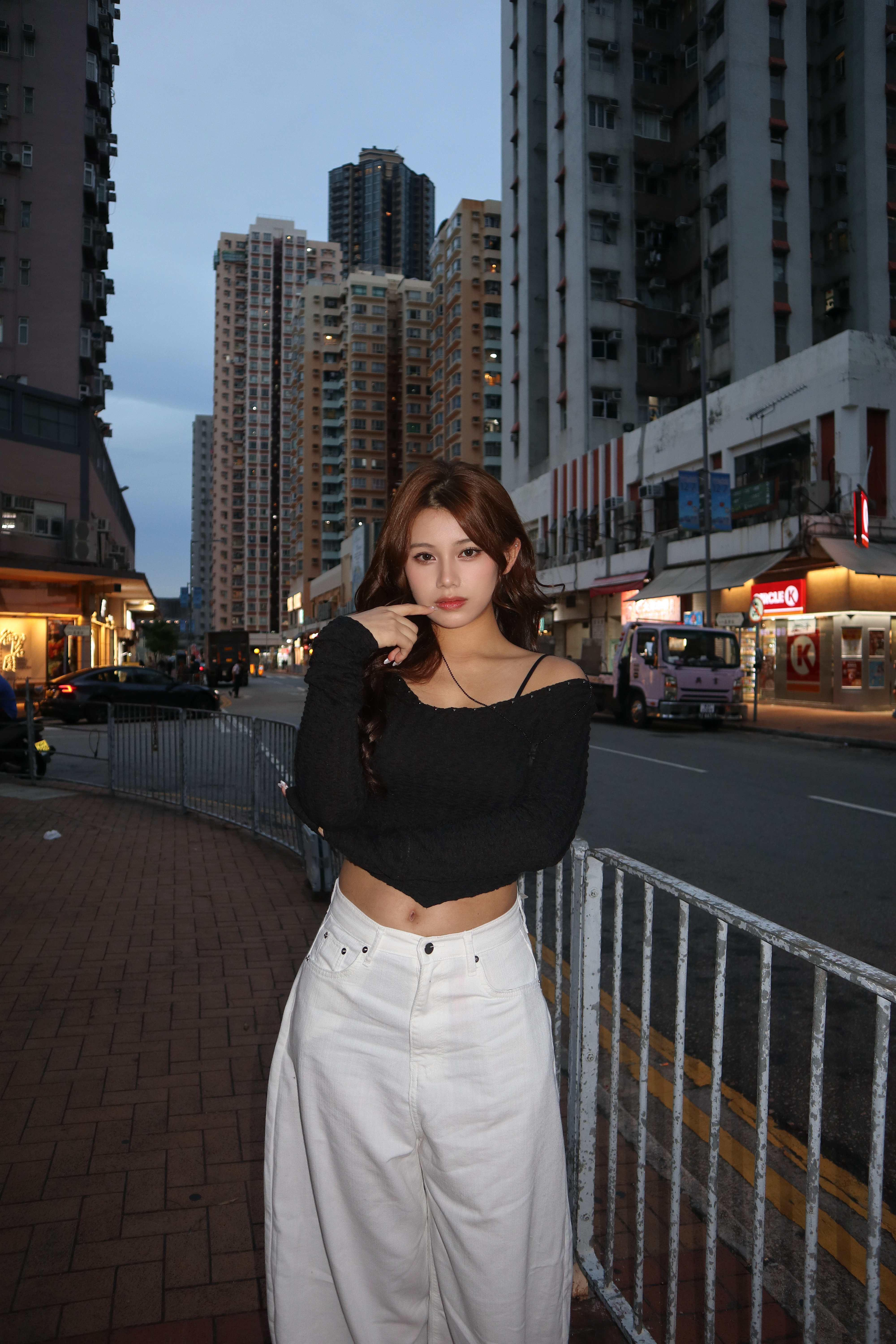 韓國窩釘斜膊透透Top 送十字架頸鏈