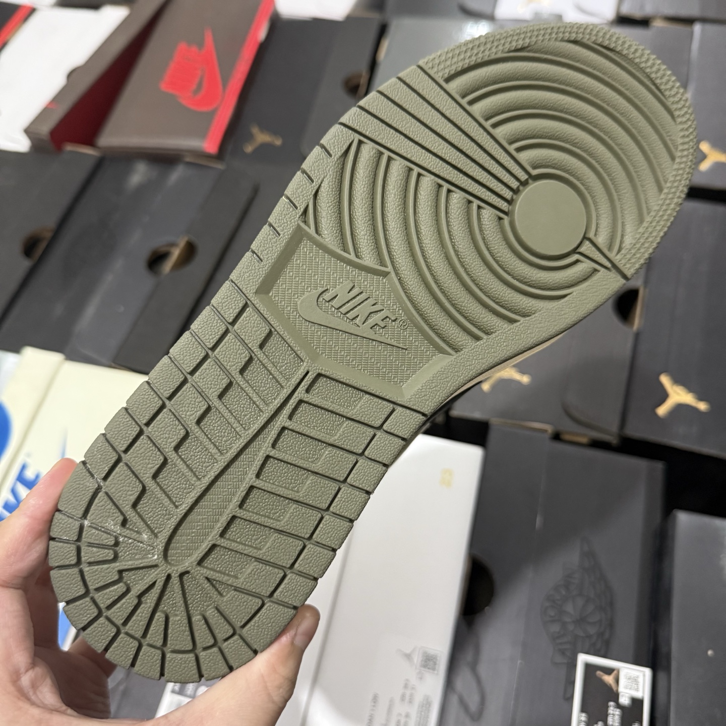 Travis Scott x Air Jordan 1 Low OG "Medium Olive" DM7866-200