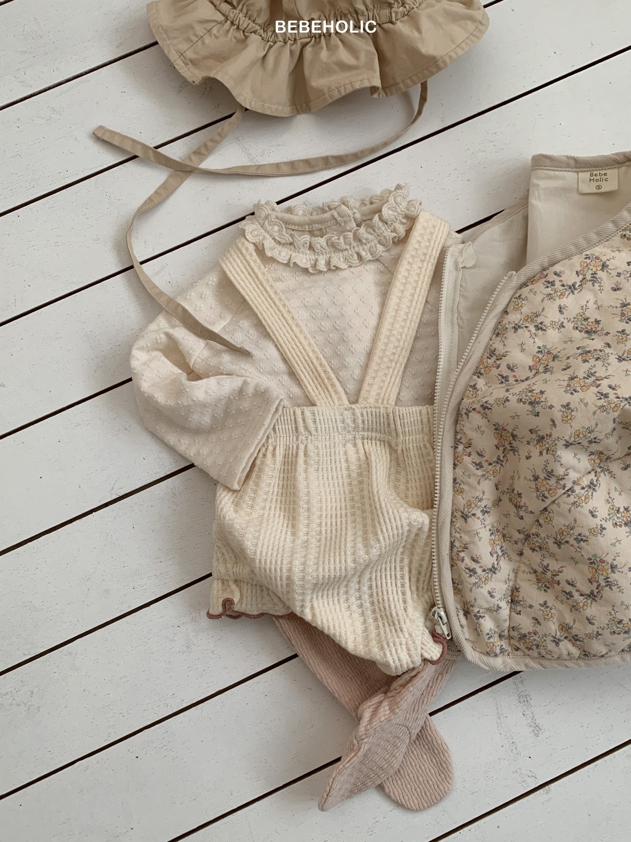 🌸預訂 韓國直送🌸🇰🇷BEBEHOLIC三色提花蕾絲花邊領長袖上衣