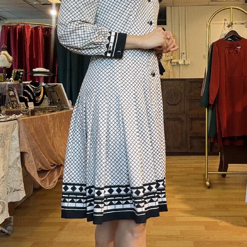 Vintage C.a. 1960-70s Black and White ShirtDress with Geometric Hem Embellishment (PP001-28)