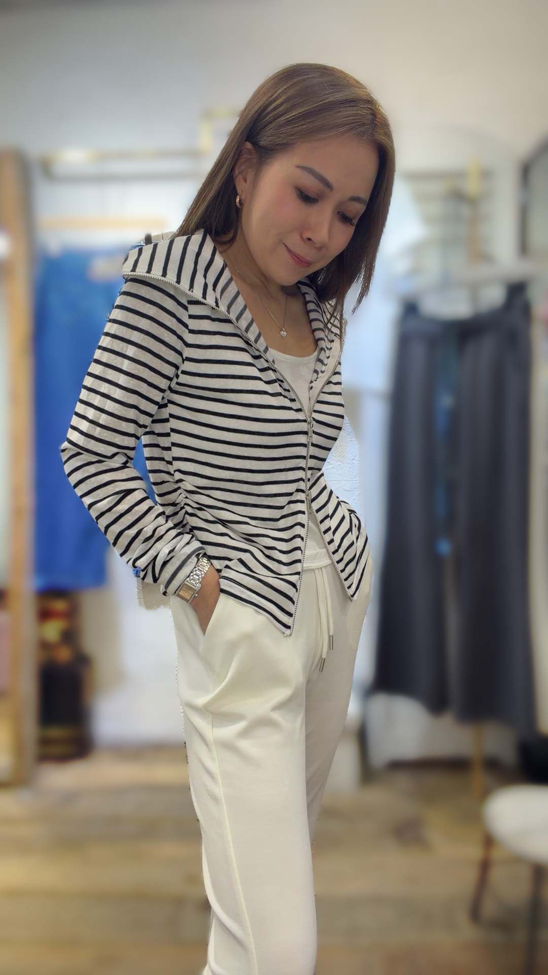 SALE‼️‼️黑白條紋拉鍊薄長袖