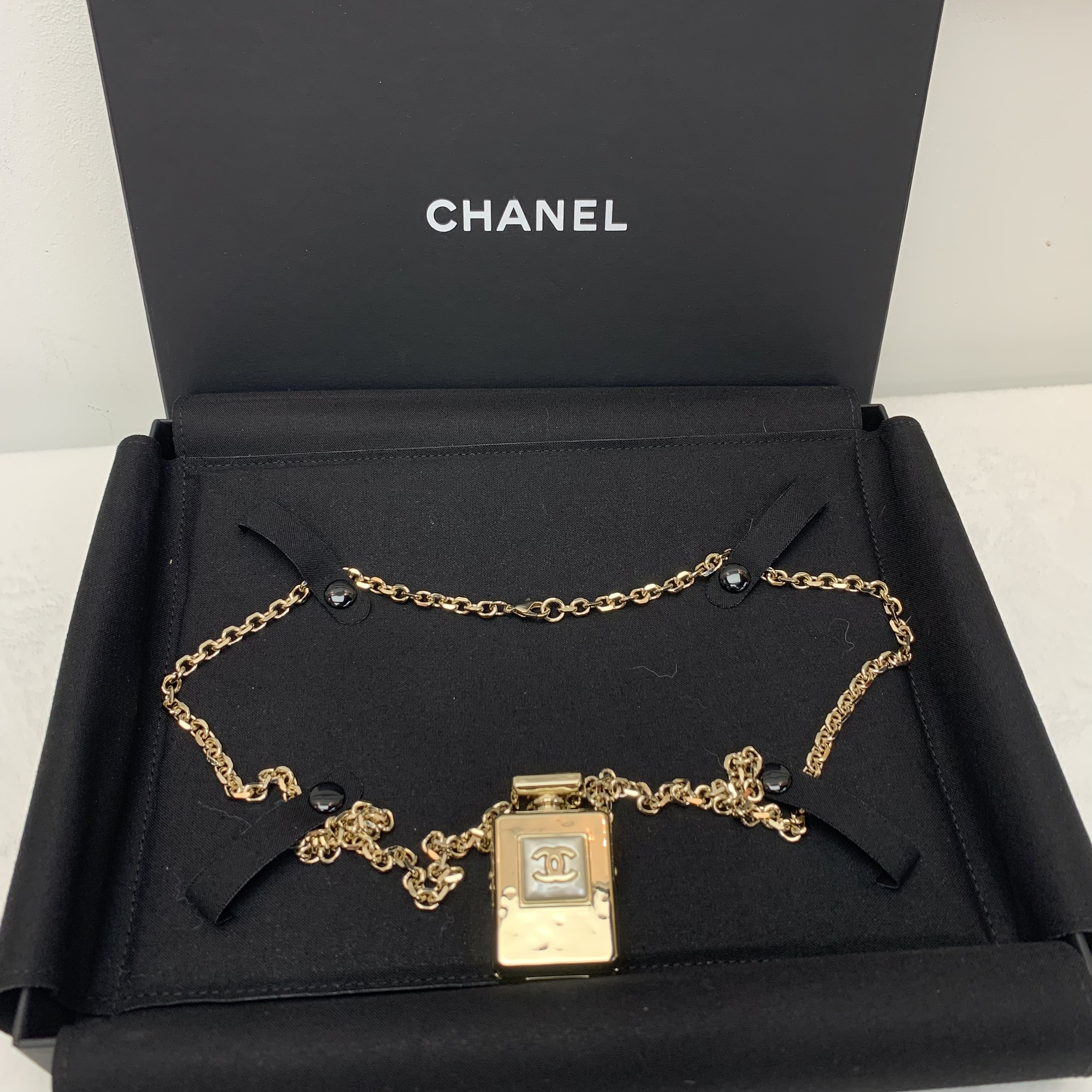 Chanel 金色香水頸鏈
