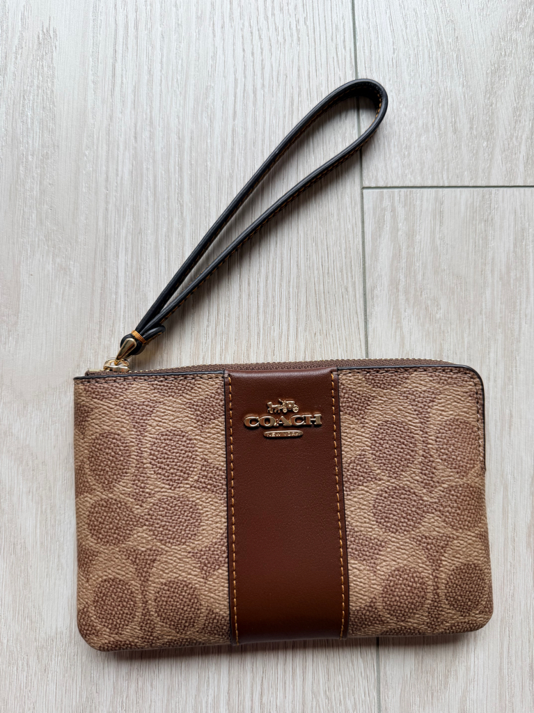 Coach Corner Zip Wristlet 單層拉鍊手拎袋仔