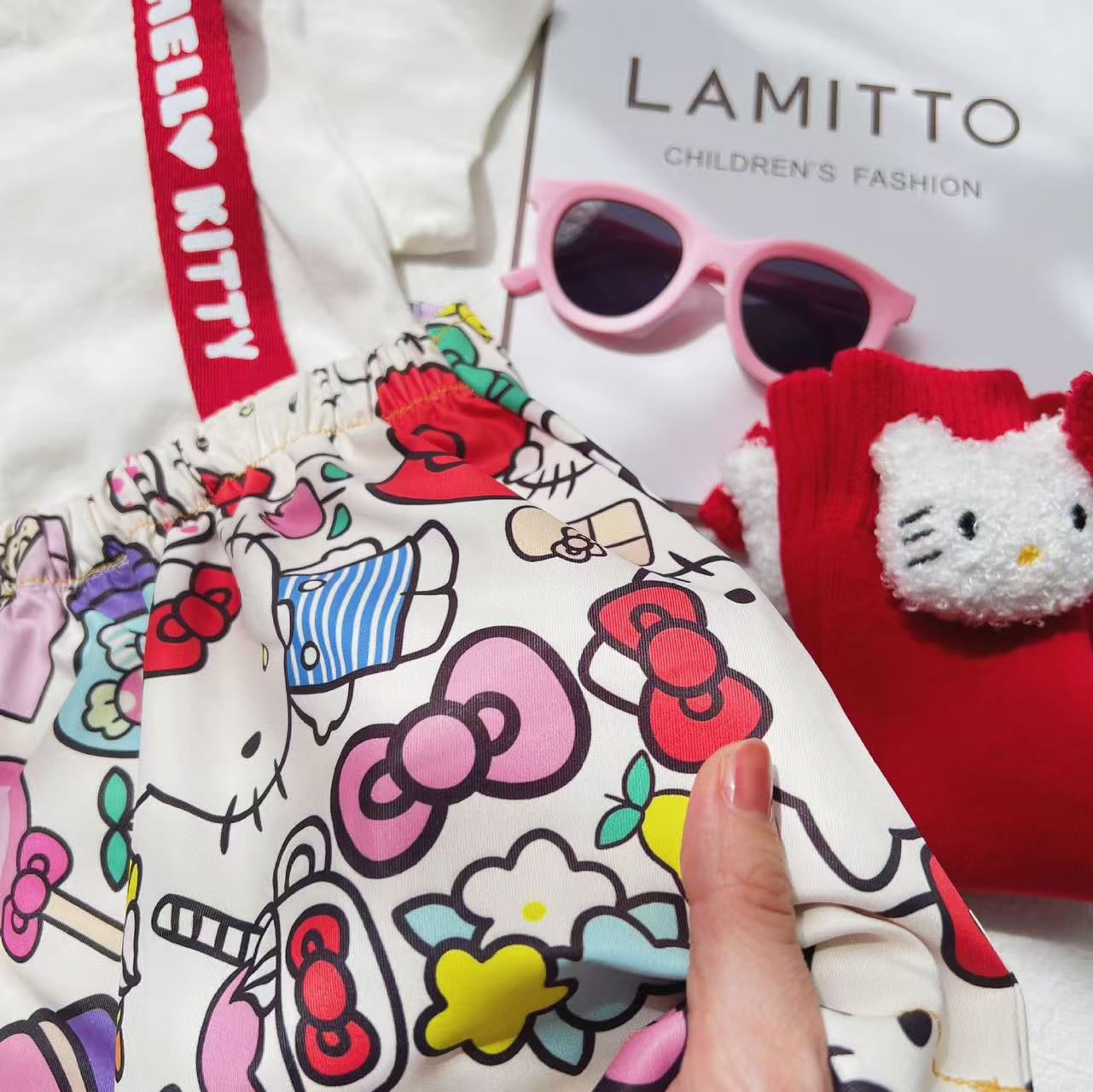 hellokitty 滿印背帶裙$78件。