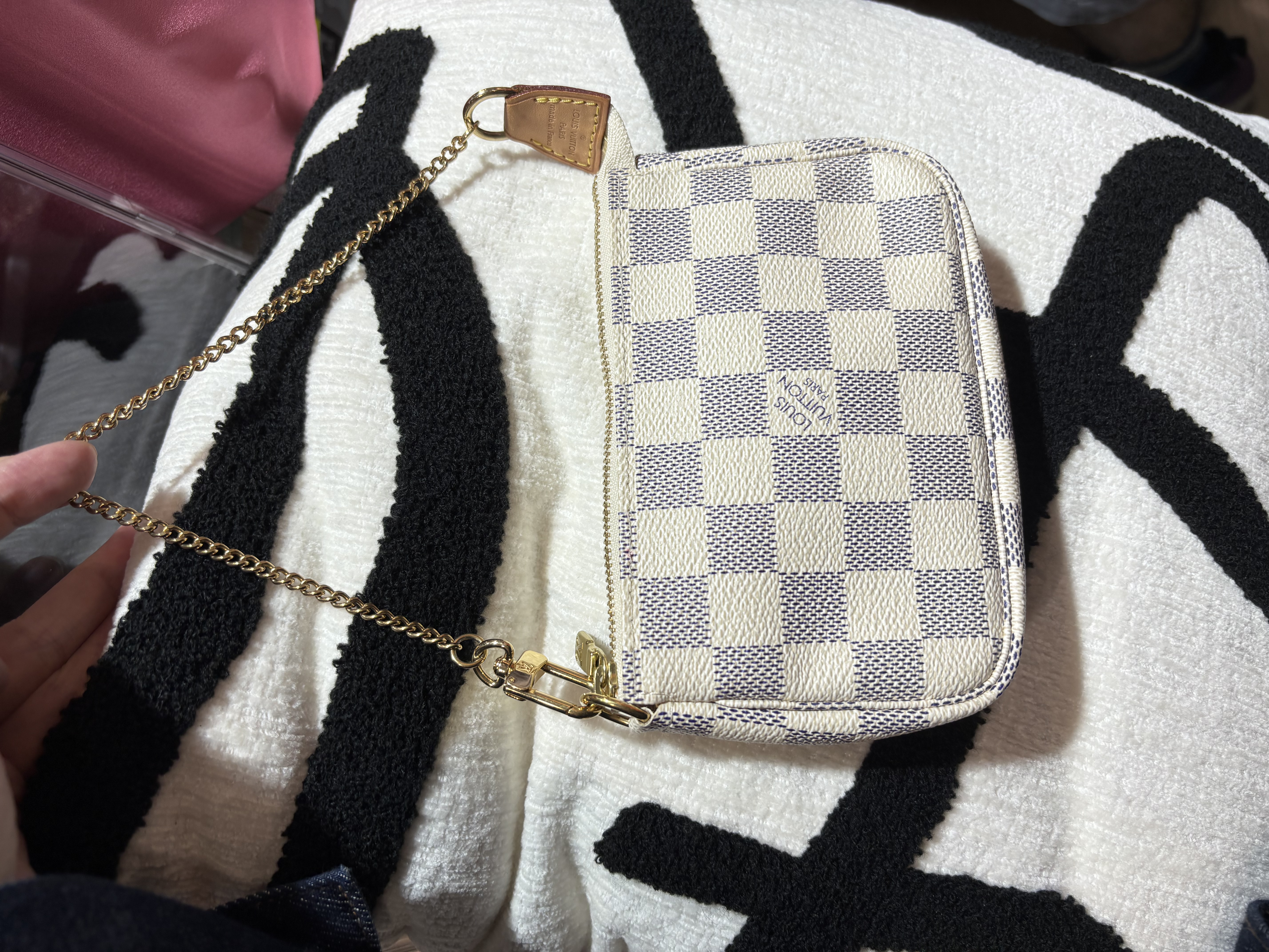 Lv mini pochette azur chain bag accessories 100%Authentic,98%new ✅dust bag  