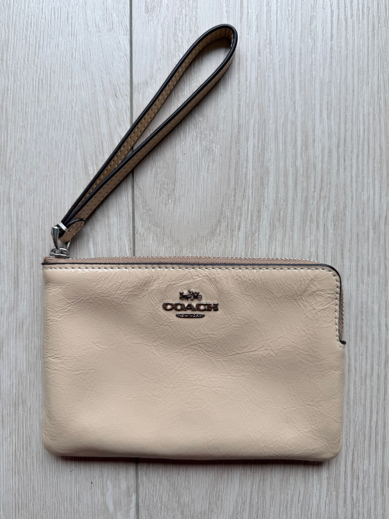 Coach Corner Zip Wristlet 單層拉鍊手拎袋仔