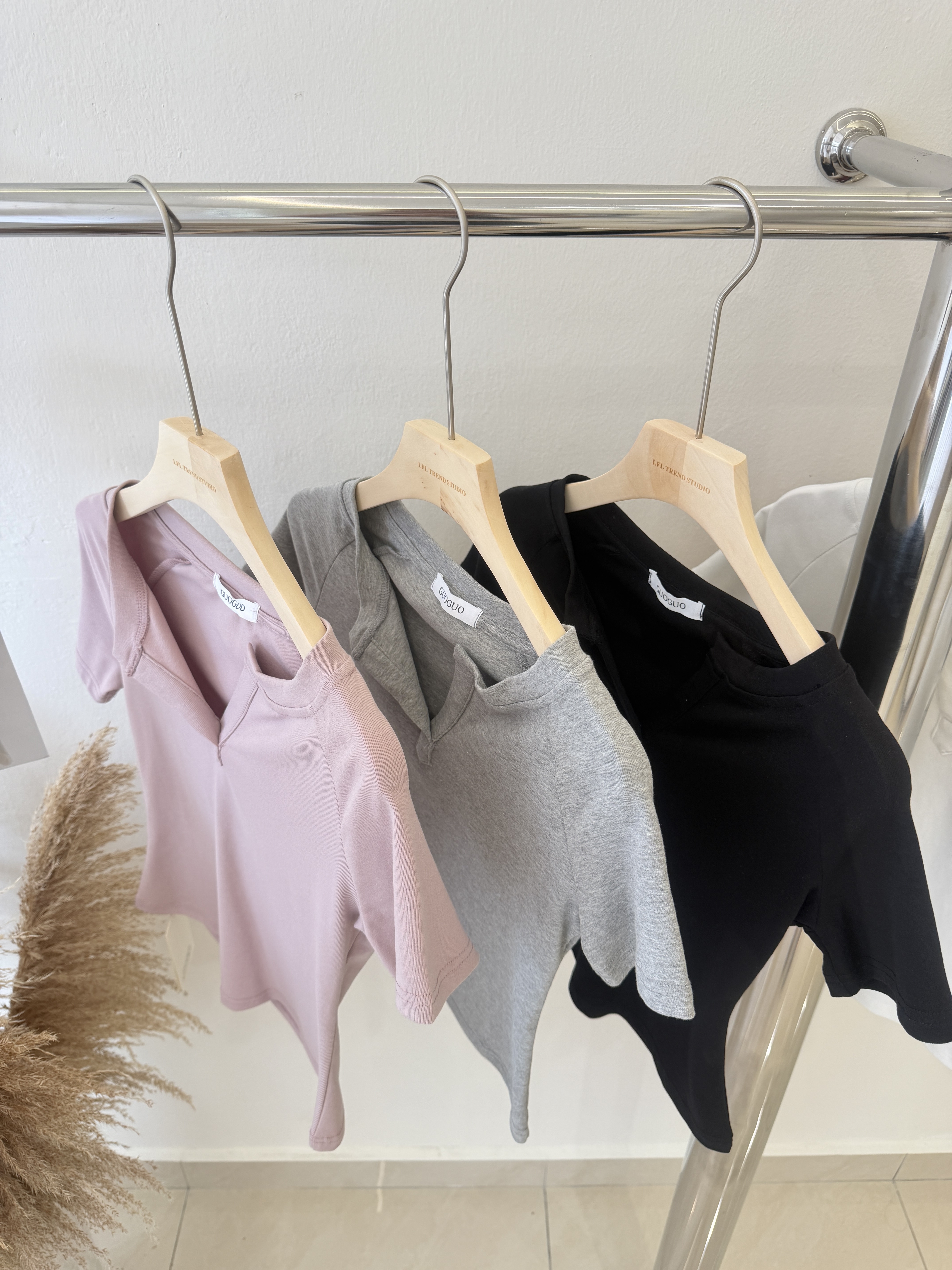 6118 爆款百搭纯色V领短袖