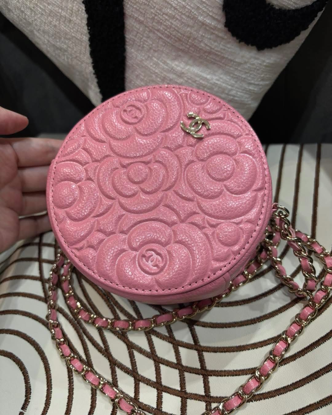 CHANEL ROUND BAG WITH CHAIN 山茶花荔枝牛皮圓餅 100%Authentic ,98%new ✅29CARD✅dust bag✅box 