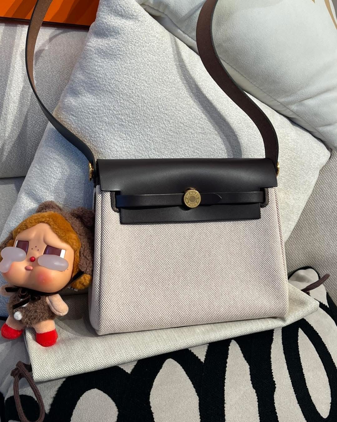 Hermes mini herbag  Stamp K (米白灰/威瑪犬米/烏木色)ecru/beige/ebene, 100%Authentic, 95%New✅Dust bag