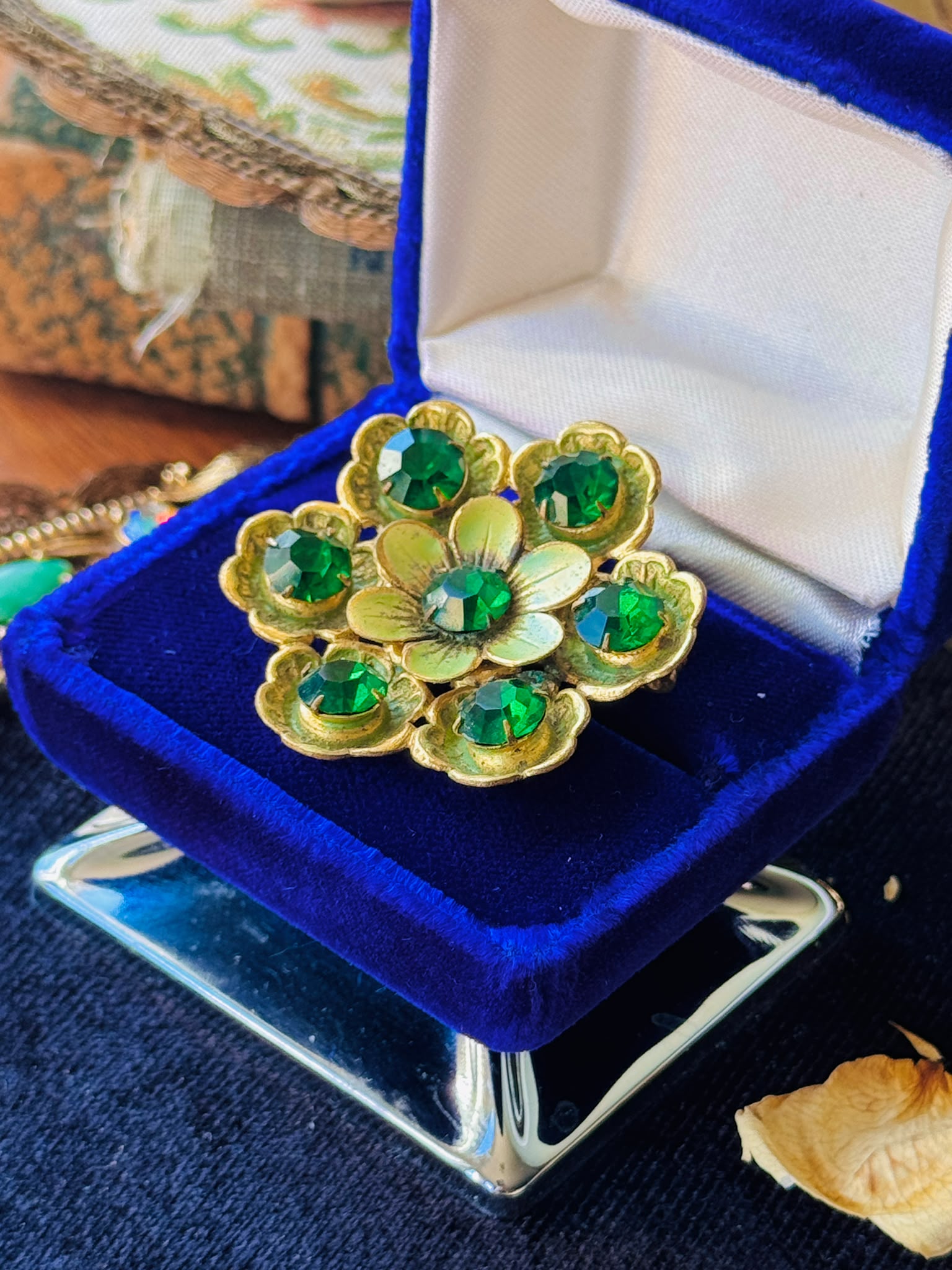 Vintage C.a. 1950s Czechoslovakian Hand-painted Green Floral Brooch (NZ125)