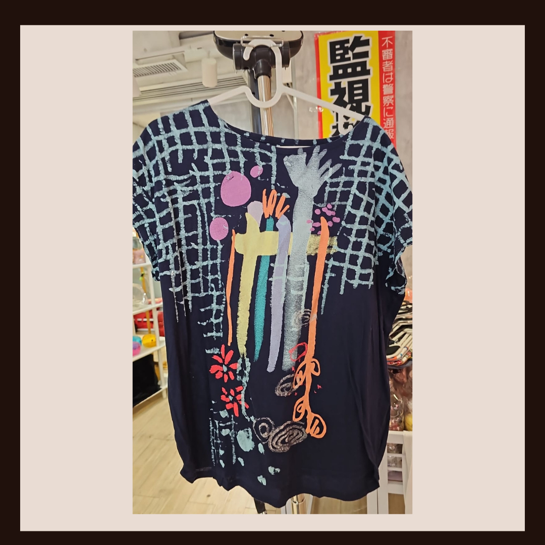 🎨 穿在身上的藝術品：Tsumori Chisato 抽象塗鴉藝術 Tee