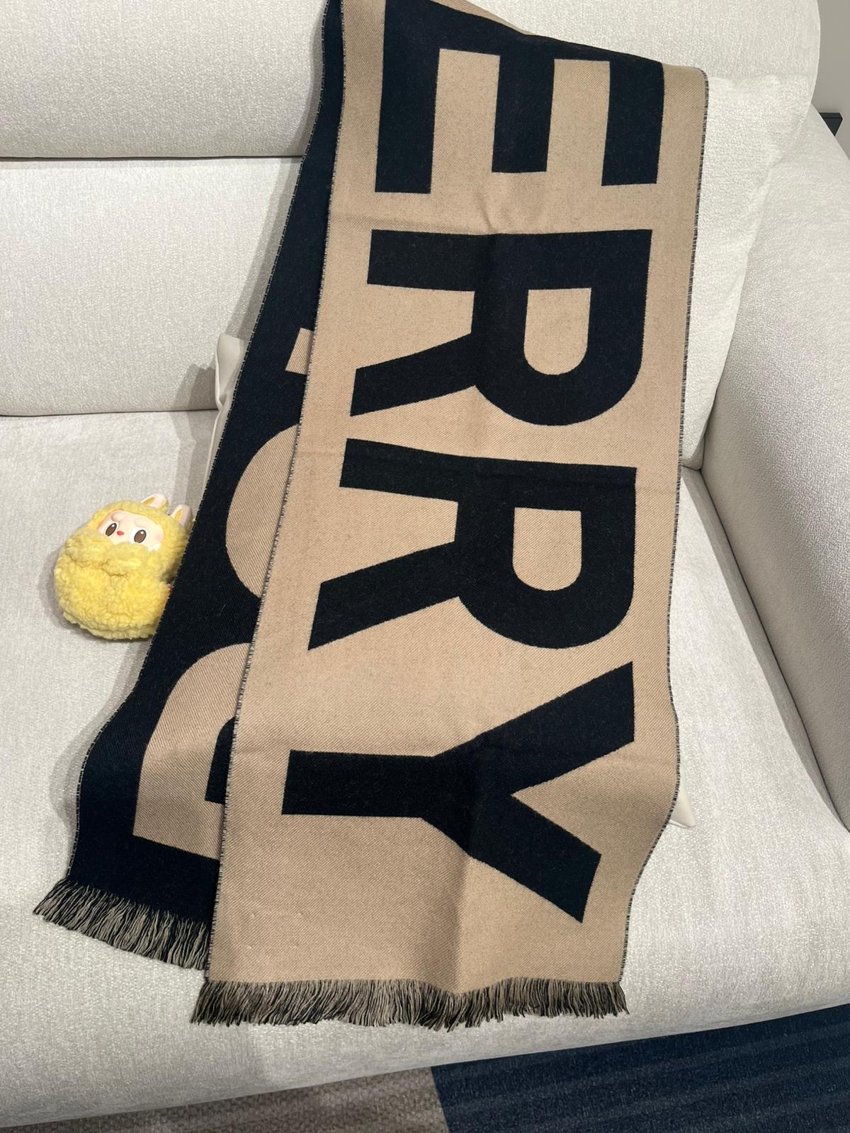 Burberry Scarf 100%Authentic, 99%New 