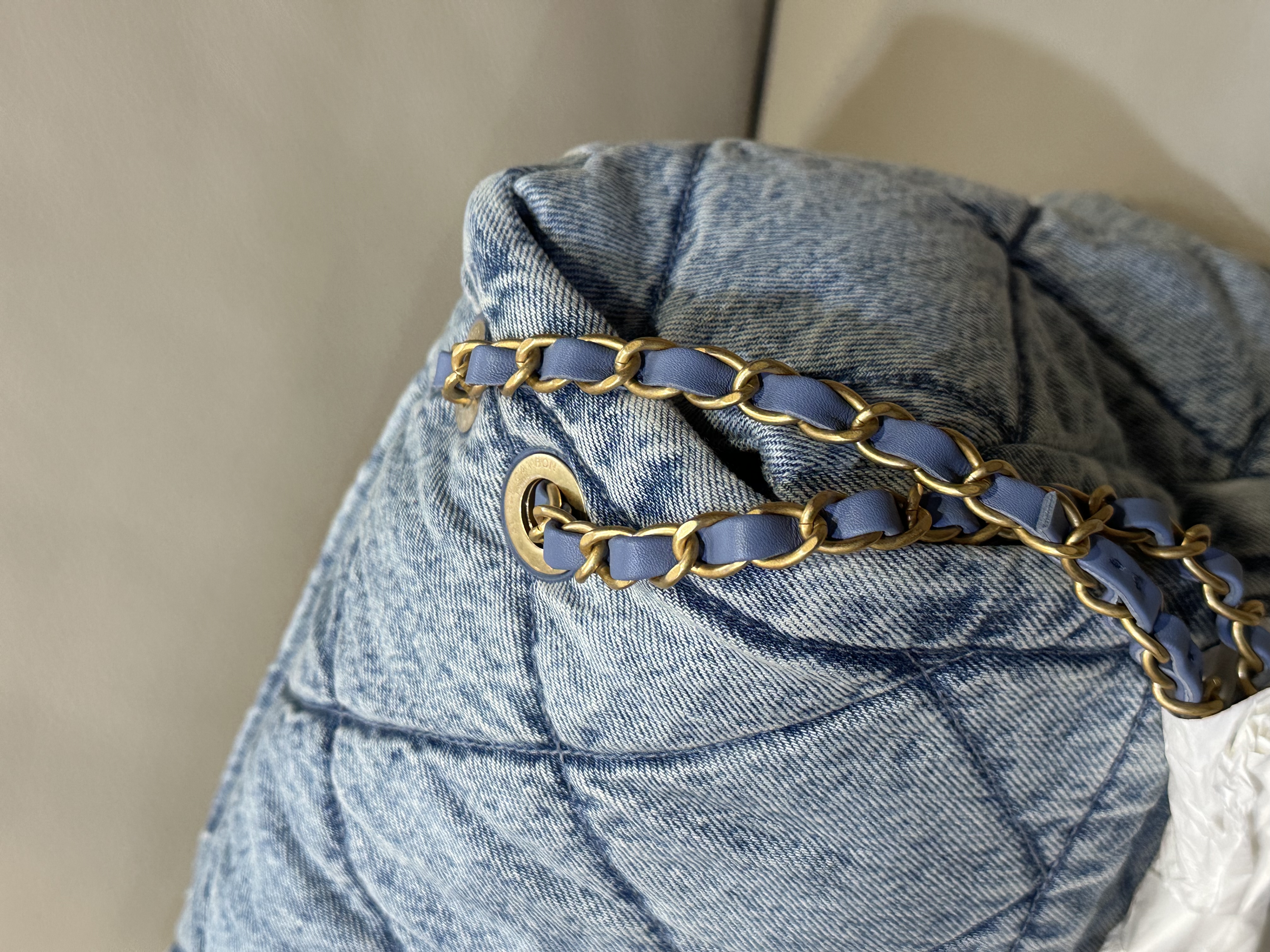 Pre-Owned  Chanel Light Blue Denim Hobo Bag / Product Code: 26040519