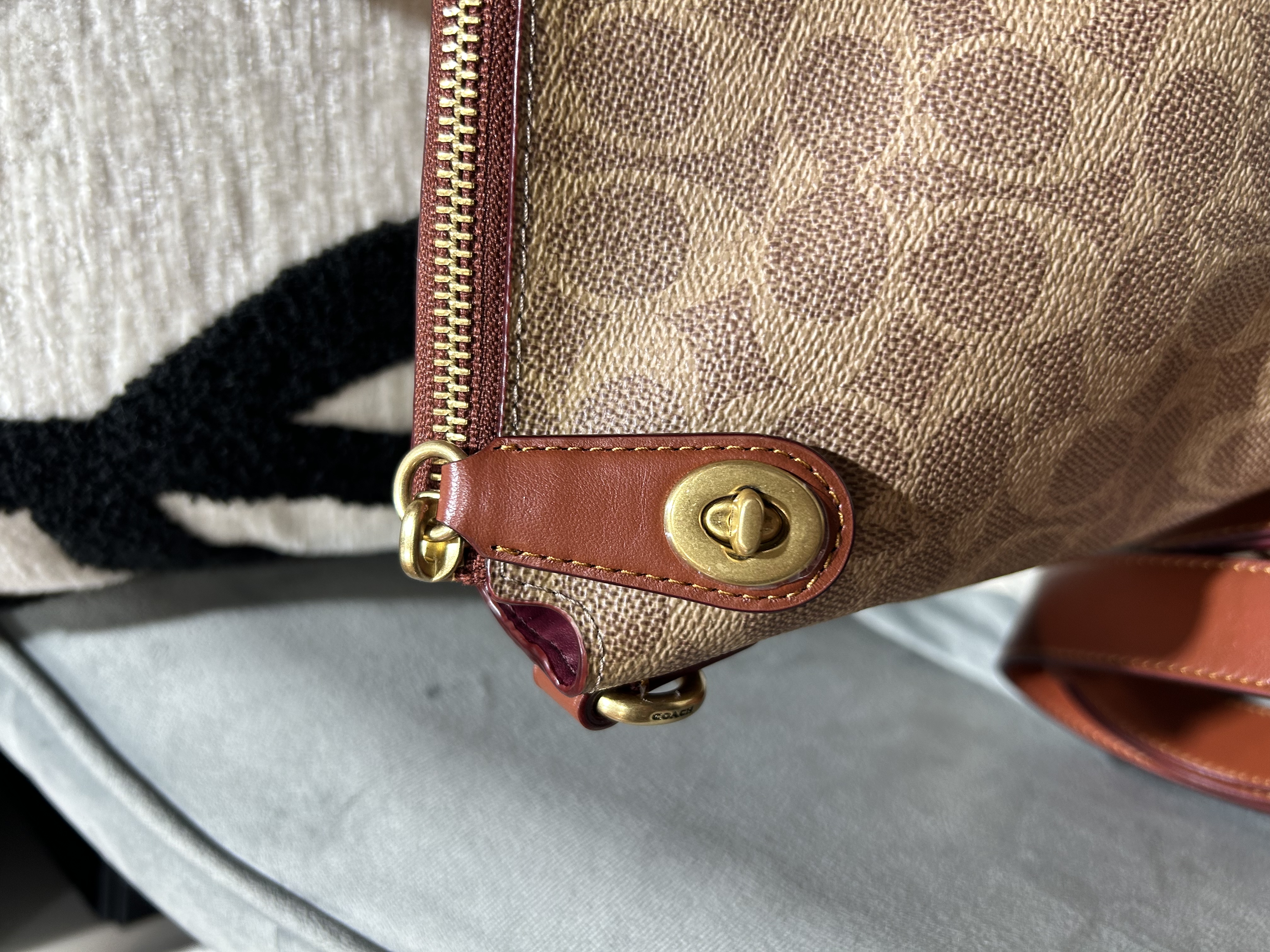 Coach 2Way Bag 100%Authentic, 98%New ✅Dust bag