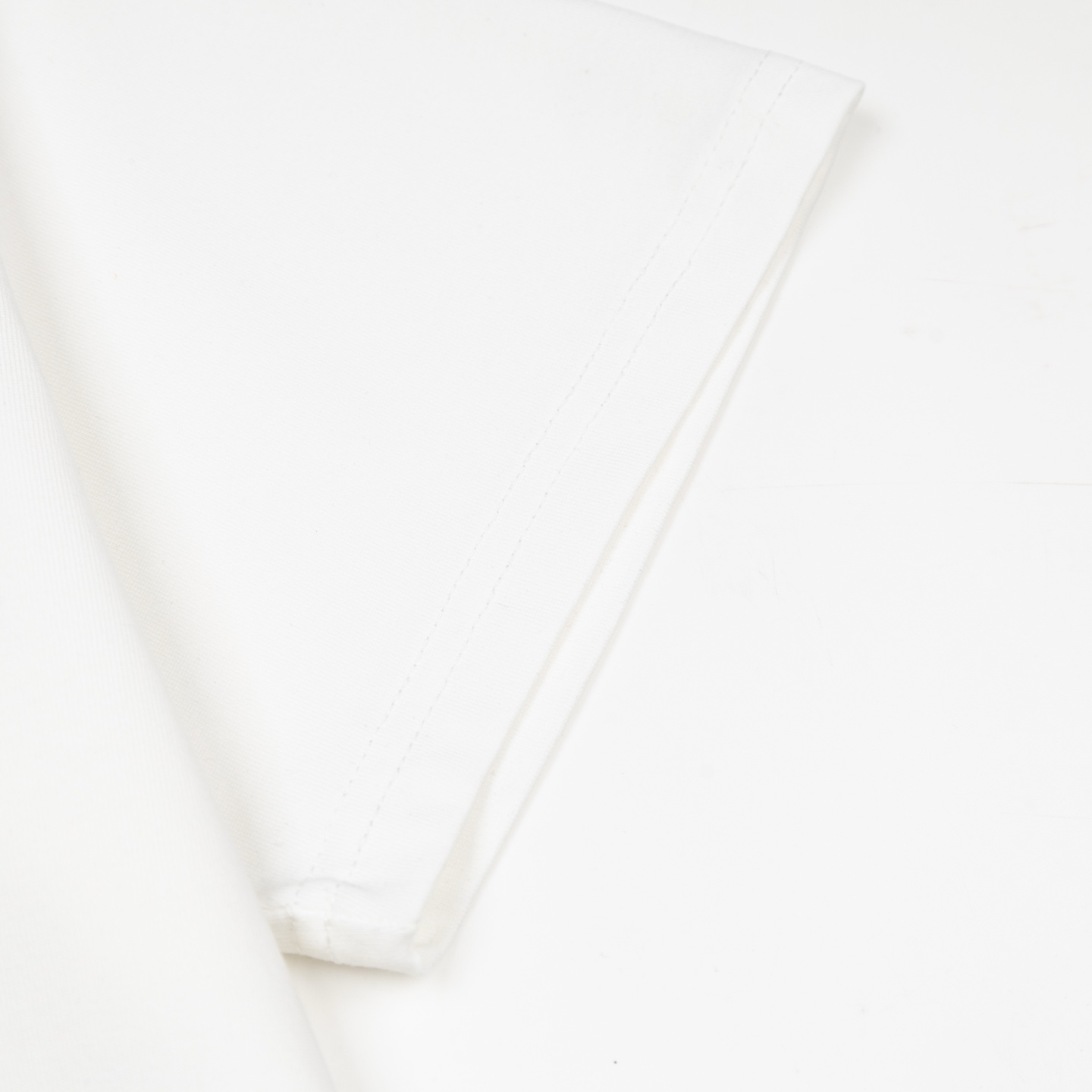 Mardi Mercredi Swing The Tail Ddanji Pearl Necklace T-shirt