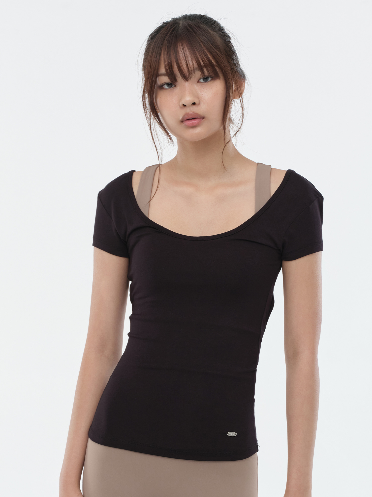 預購_Back open short-sleeved T-shirt by Conch