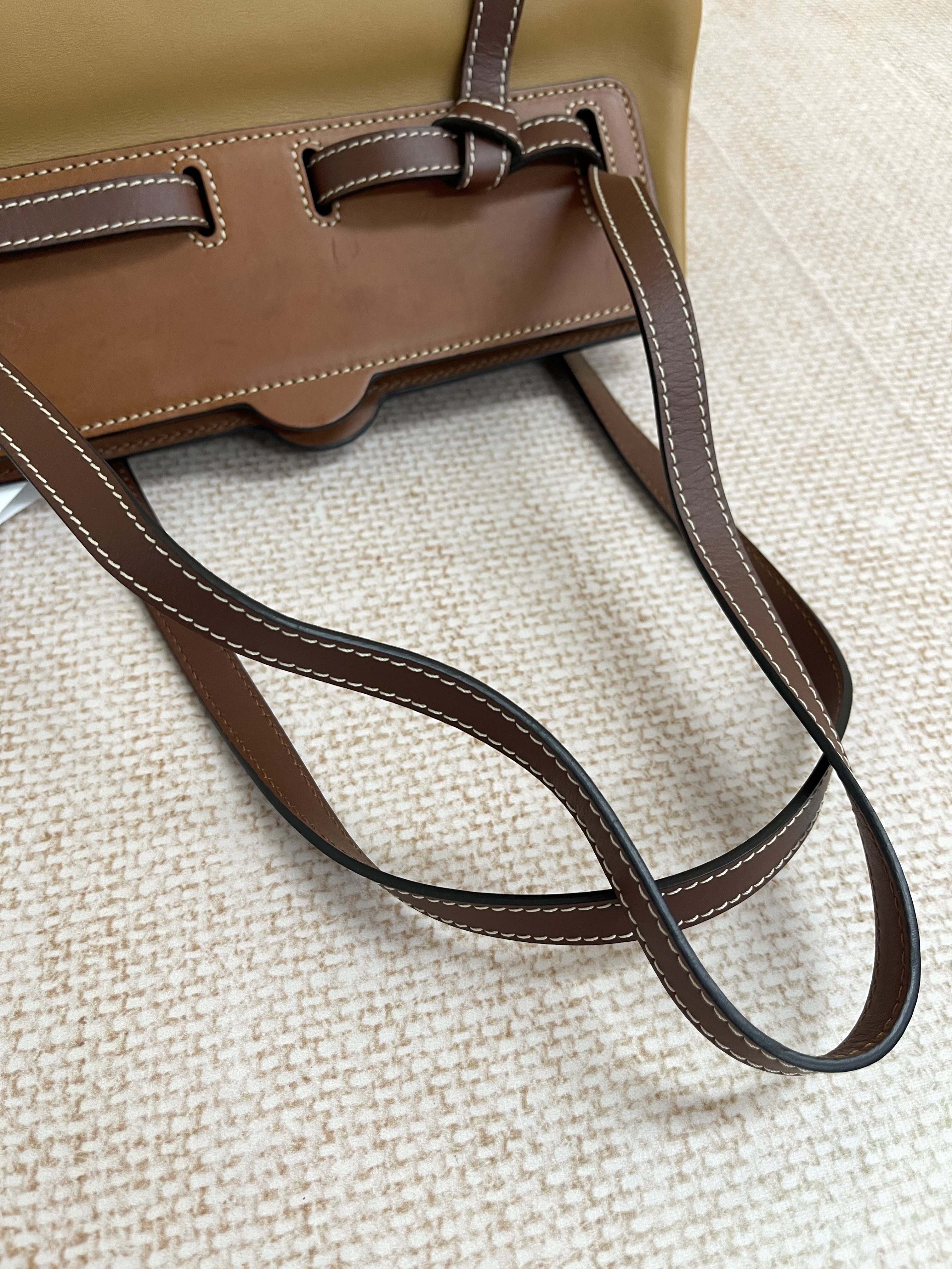 Pre-owned Loewe Lazo Tote Bag/ Product Code: 26021506