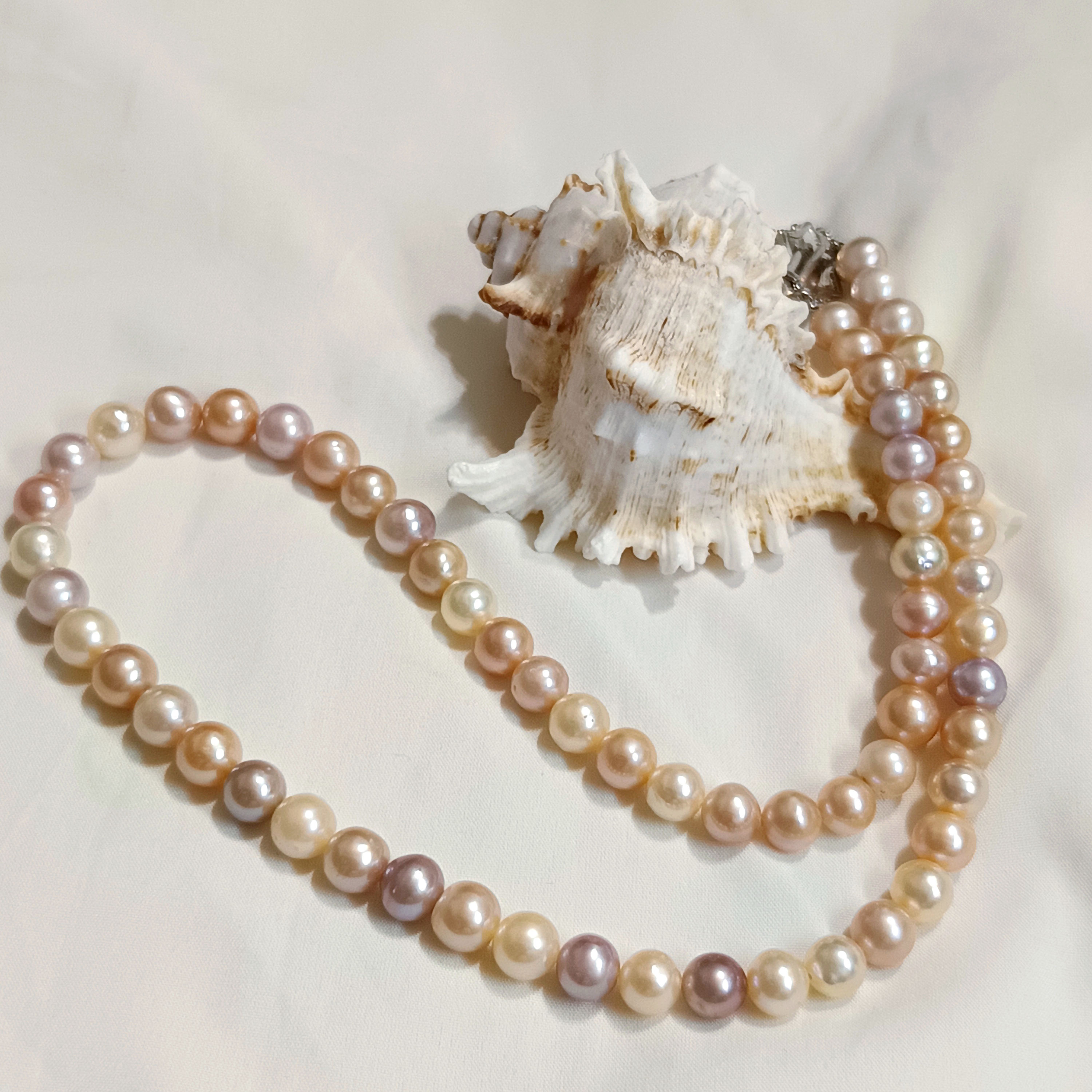 近正圓強光淡水AK 糖果色珍珠注白金花扣項鍊