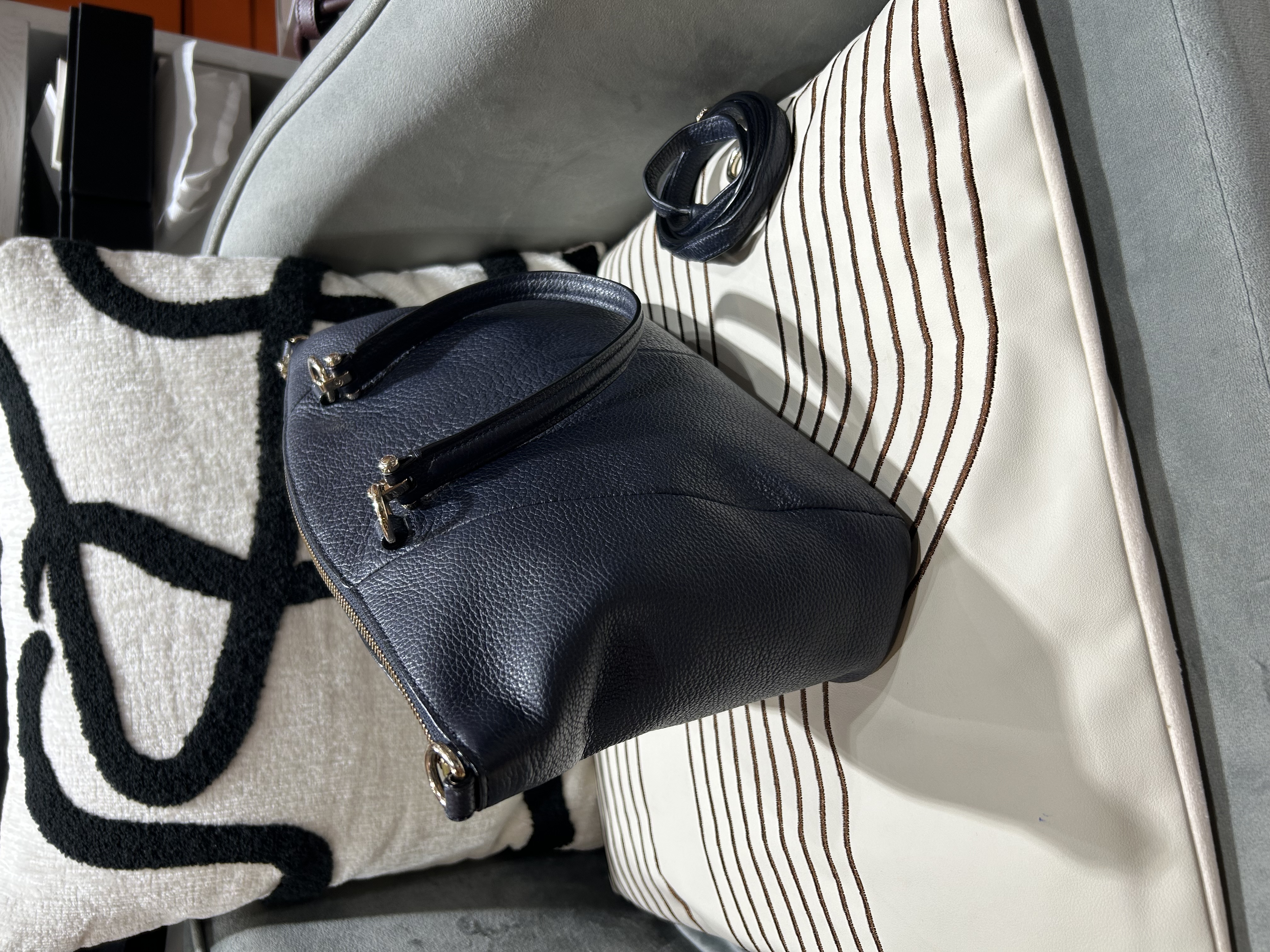 Coach 2 way tote bag Calfskin 100%Authentic, 95%New