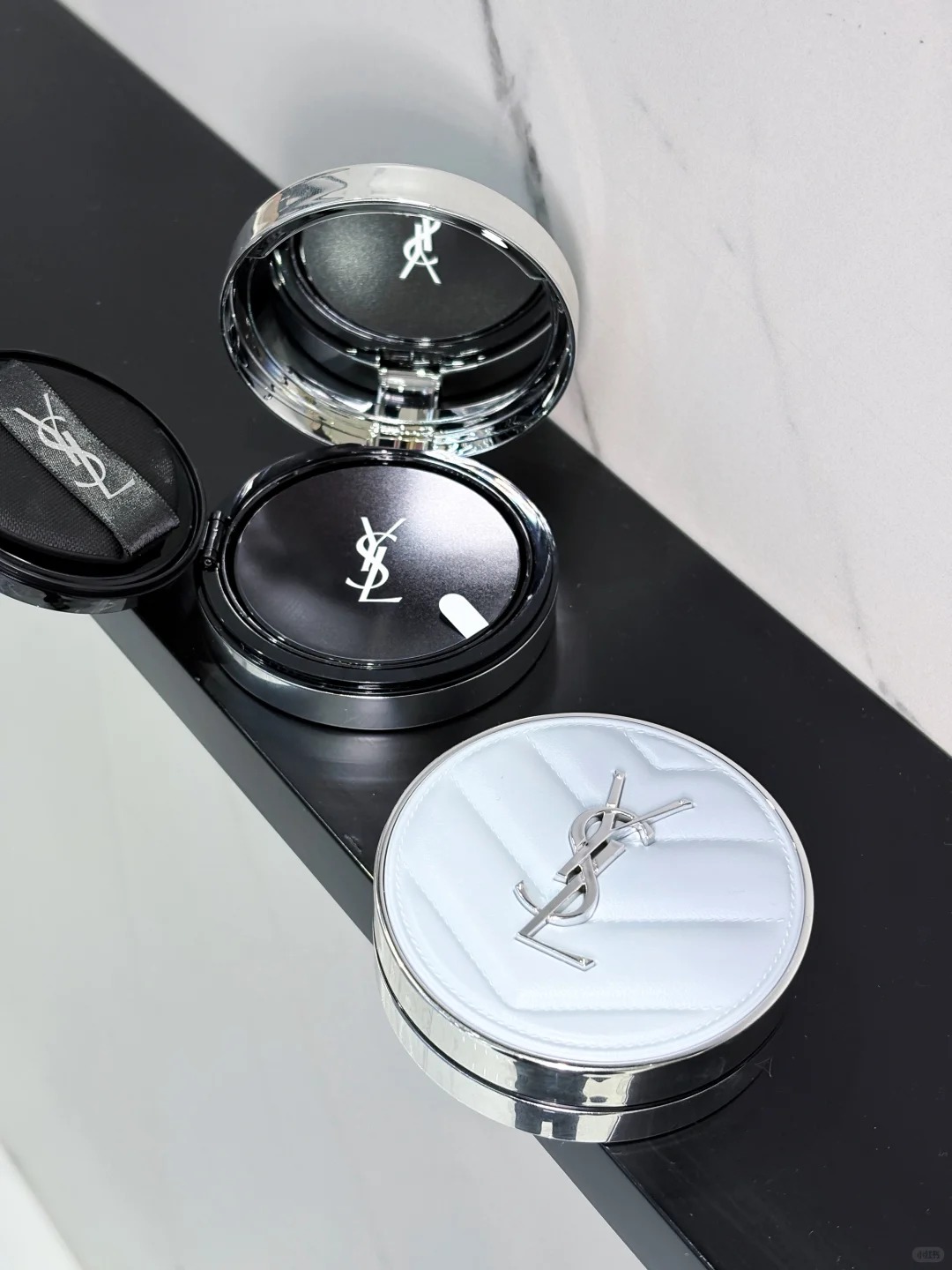 2026限定新品！YSL 聖羅蘭 冰感柔霧藍氣墊 冰川藍水散粉 All Hours Blur Cushion Limited Icy Blue Edition