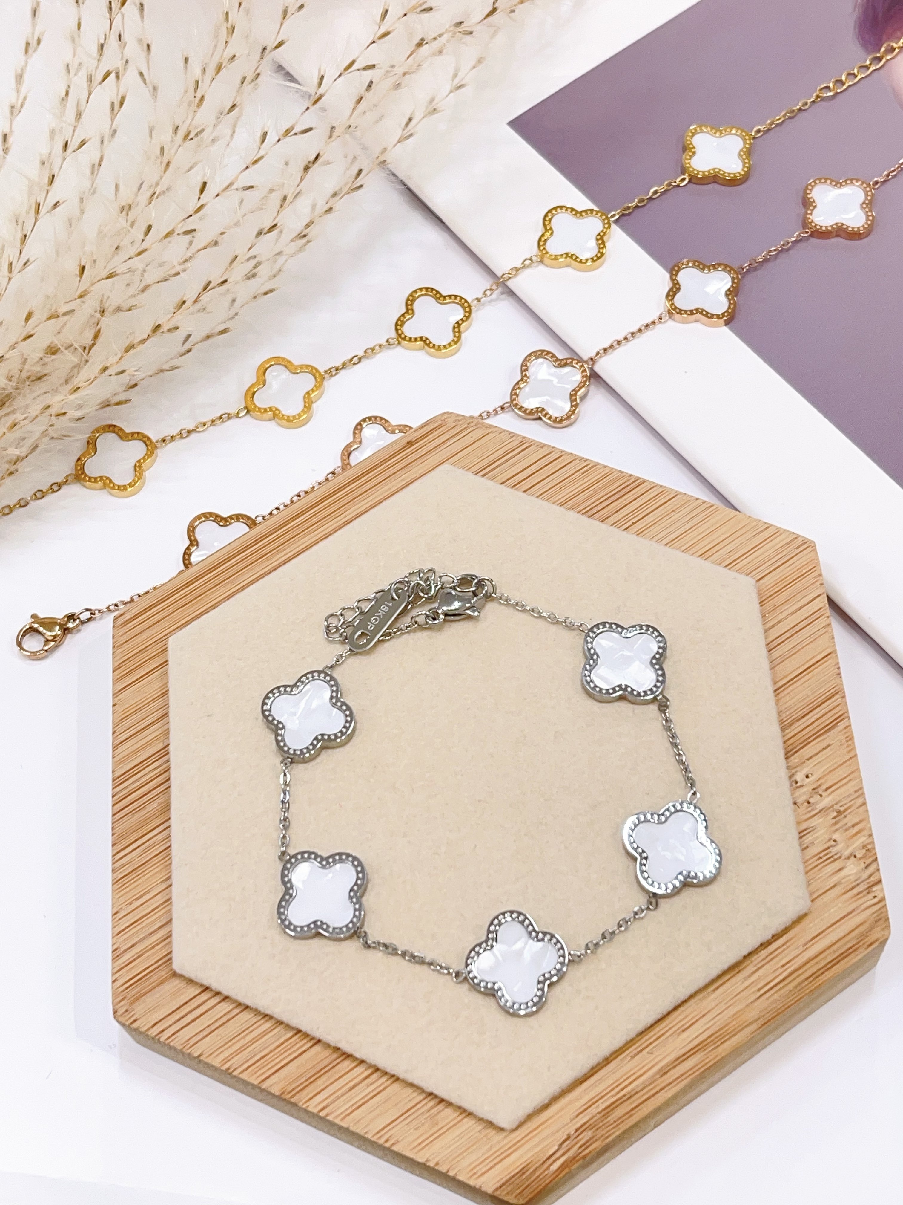 贝壳四叶草边边不同色百搭钛钢手链🍀